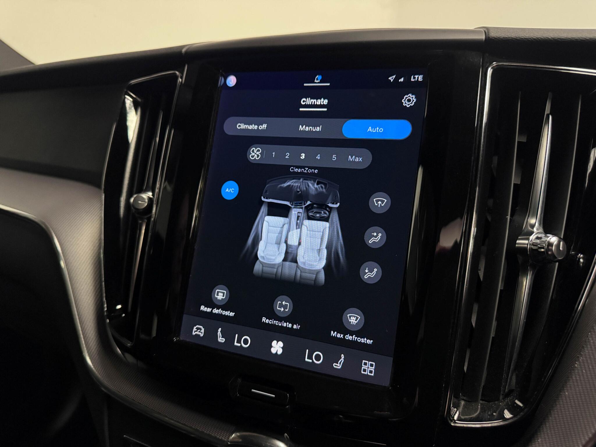 Volvo XC60 view 39