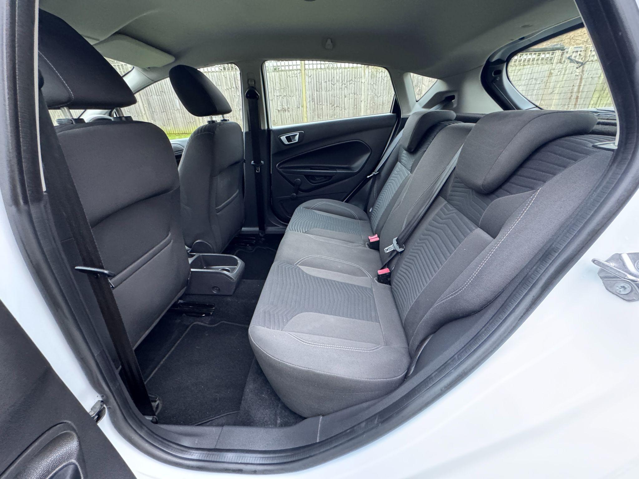 2016 Ford Fiesta image 22