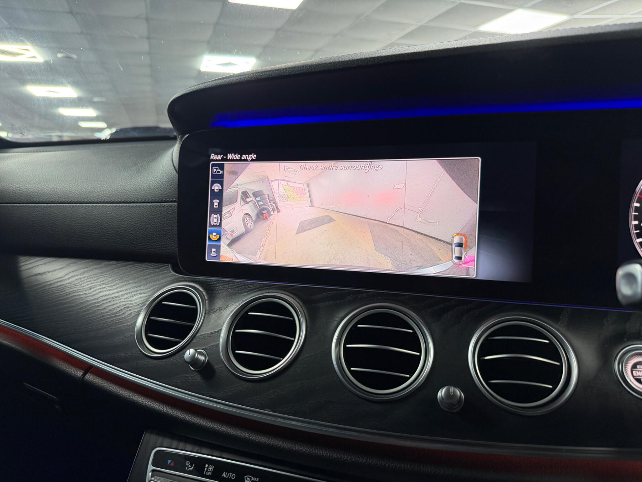 Mercedes-Benz E Class view 49