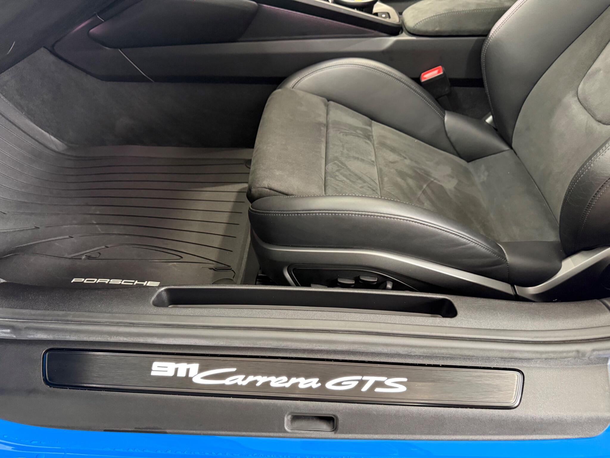 Porsche 911 view 71