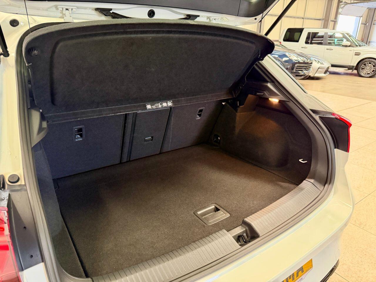 Volkswagen T-Roc view 32