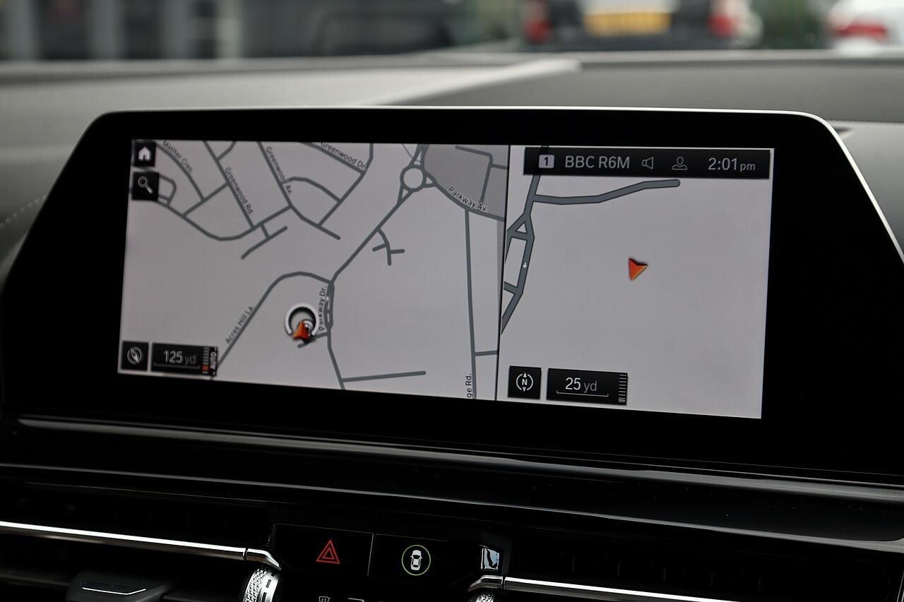 BMW 8 Series view 28