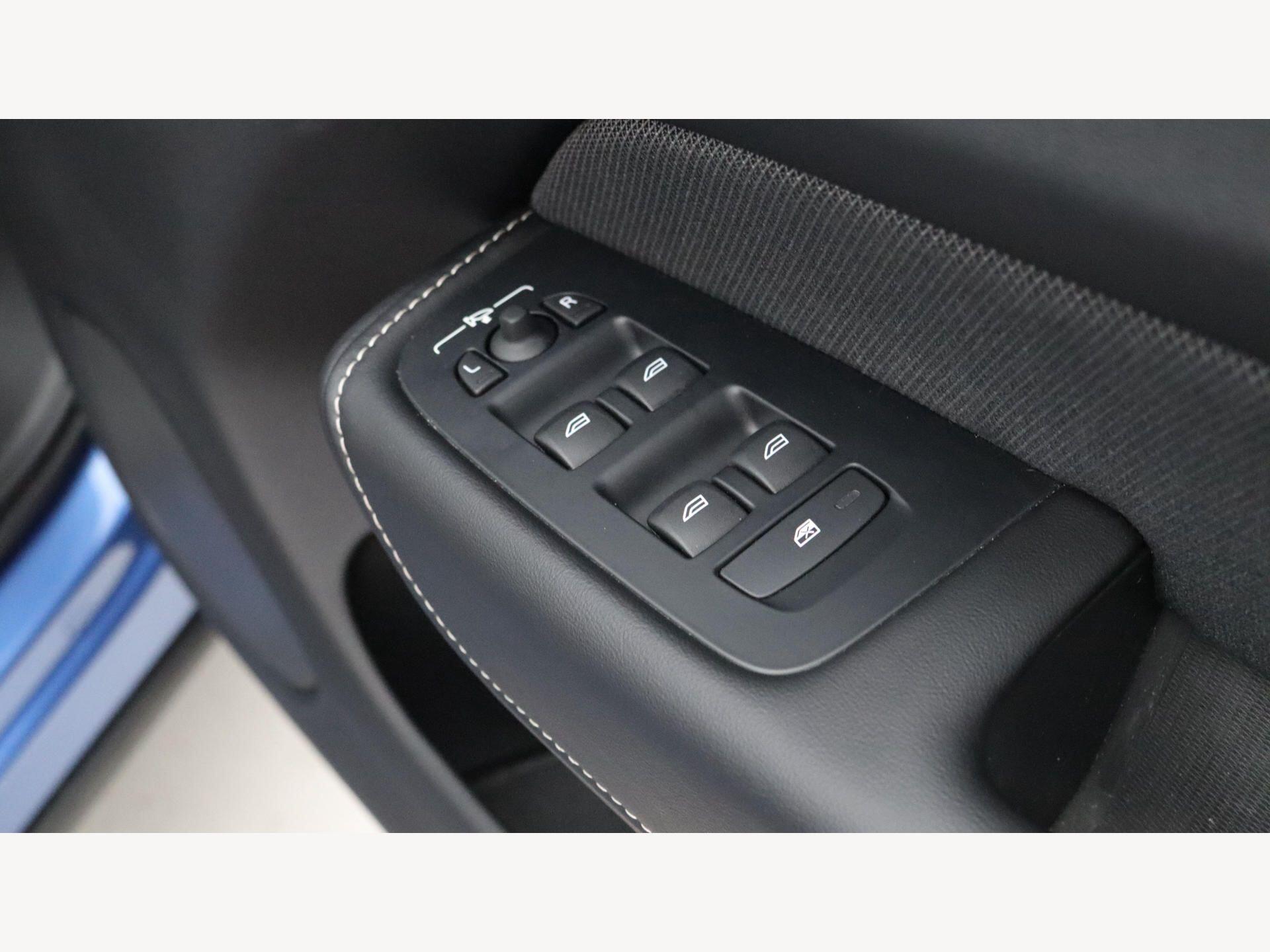 Volvo XC60 view 25