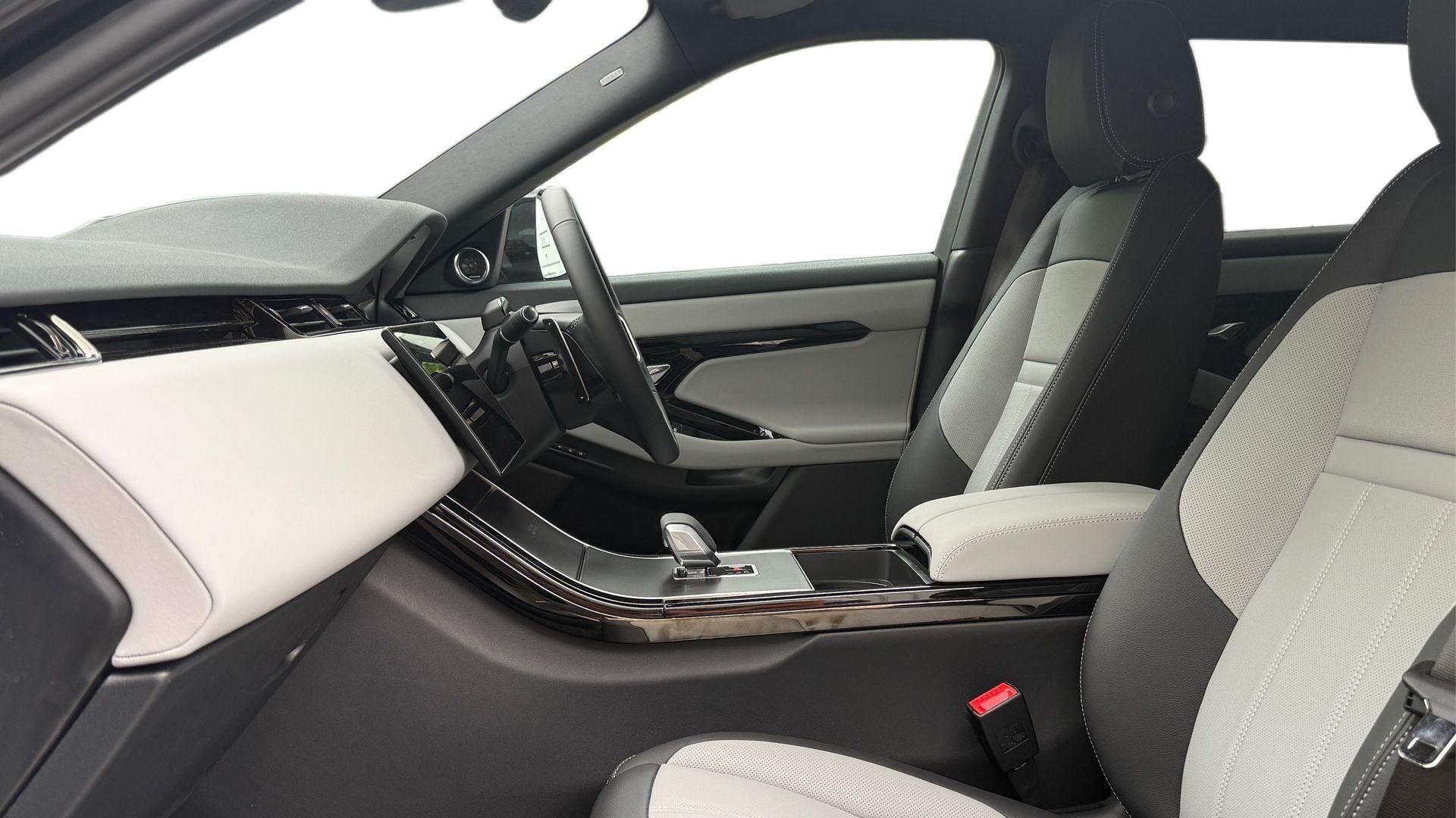 Land Rover Range Rover Evoque view 3