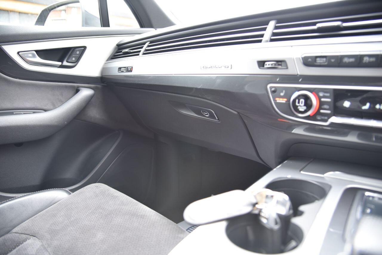 Audi Q7 view 57