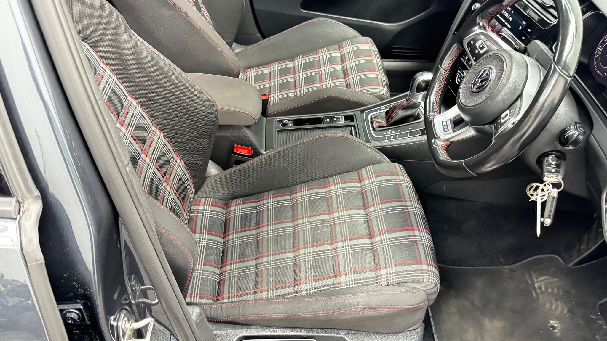 Volkswagen Golf view 48