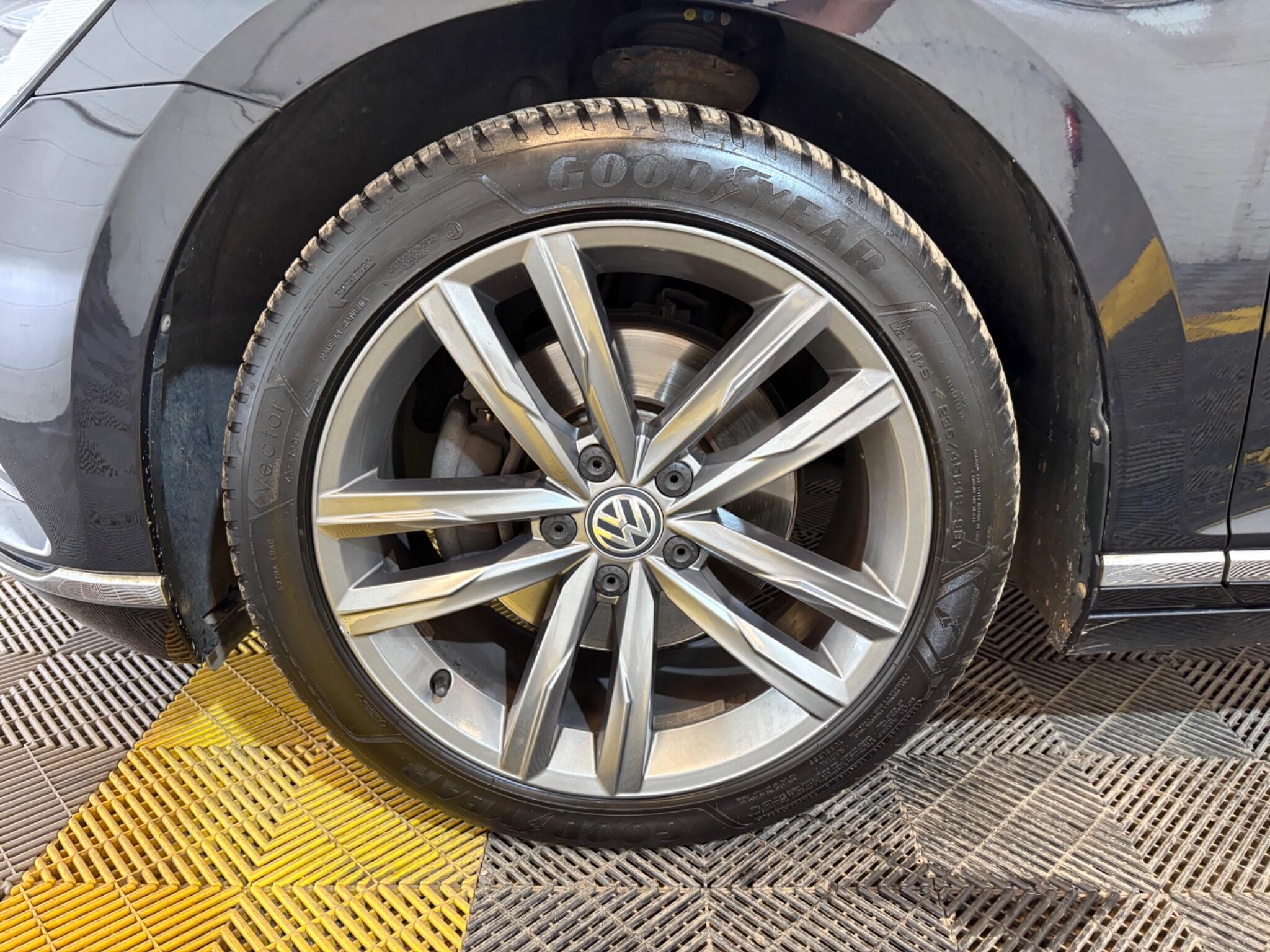 Volkswagen Passat view 40