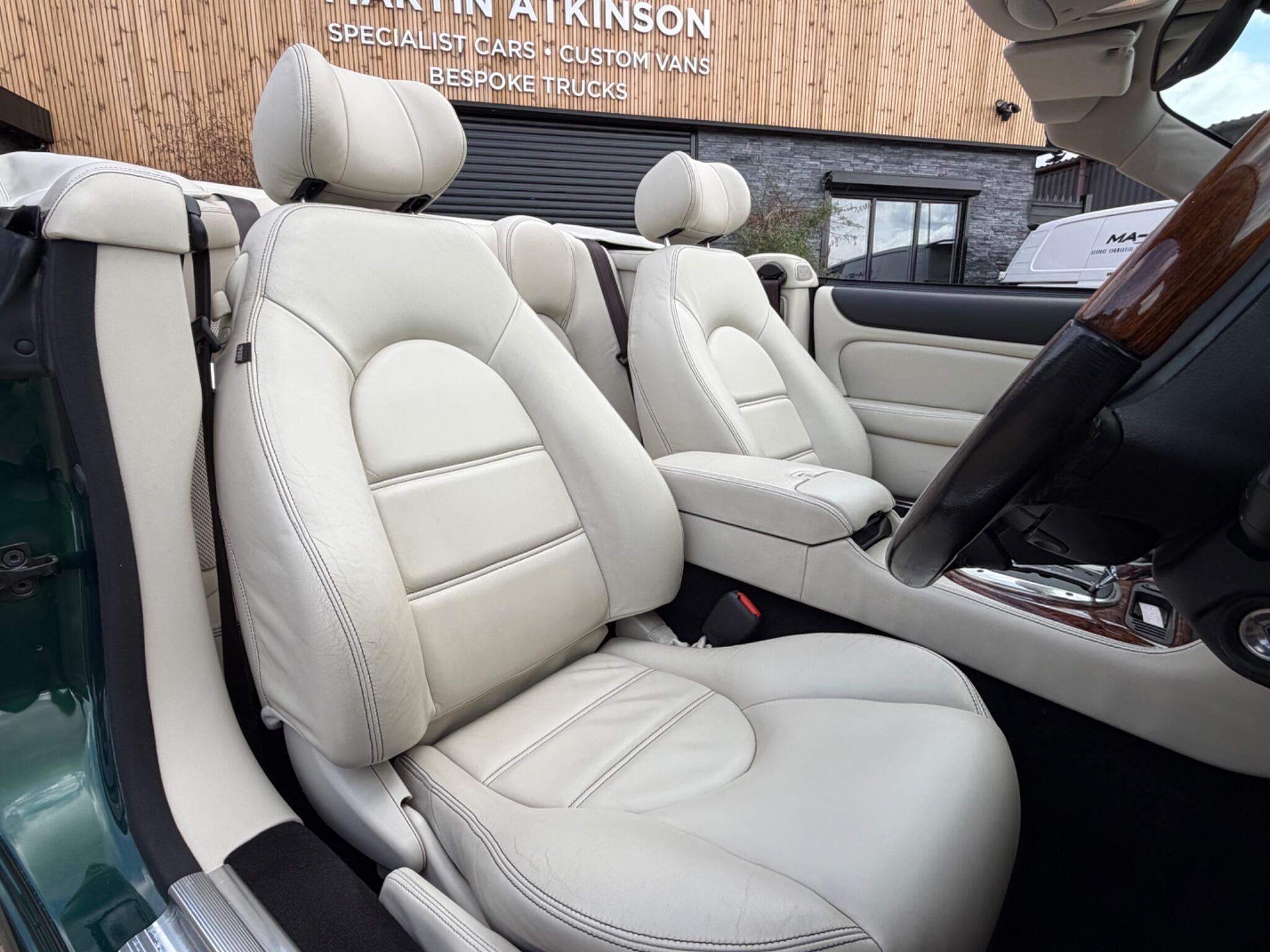 Jaguar XK8 view 99