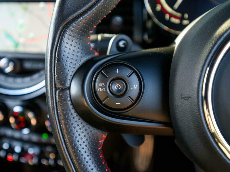 Mini Hatch view 28