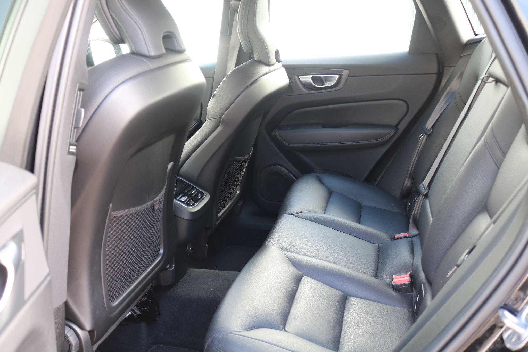 Volvo XC60 view 13