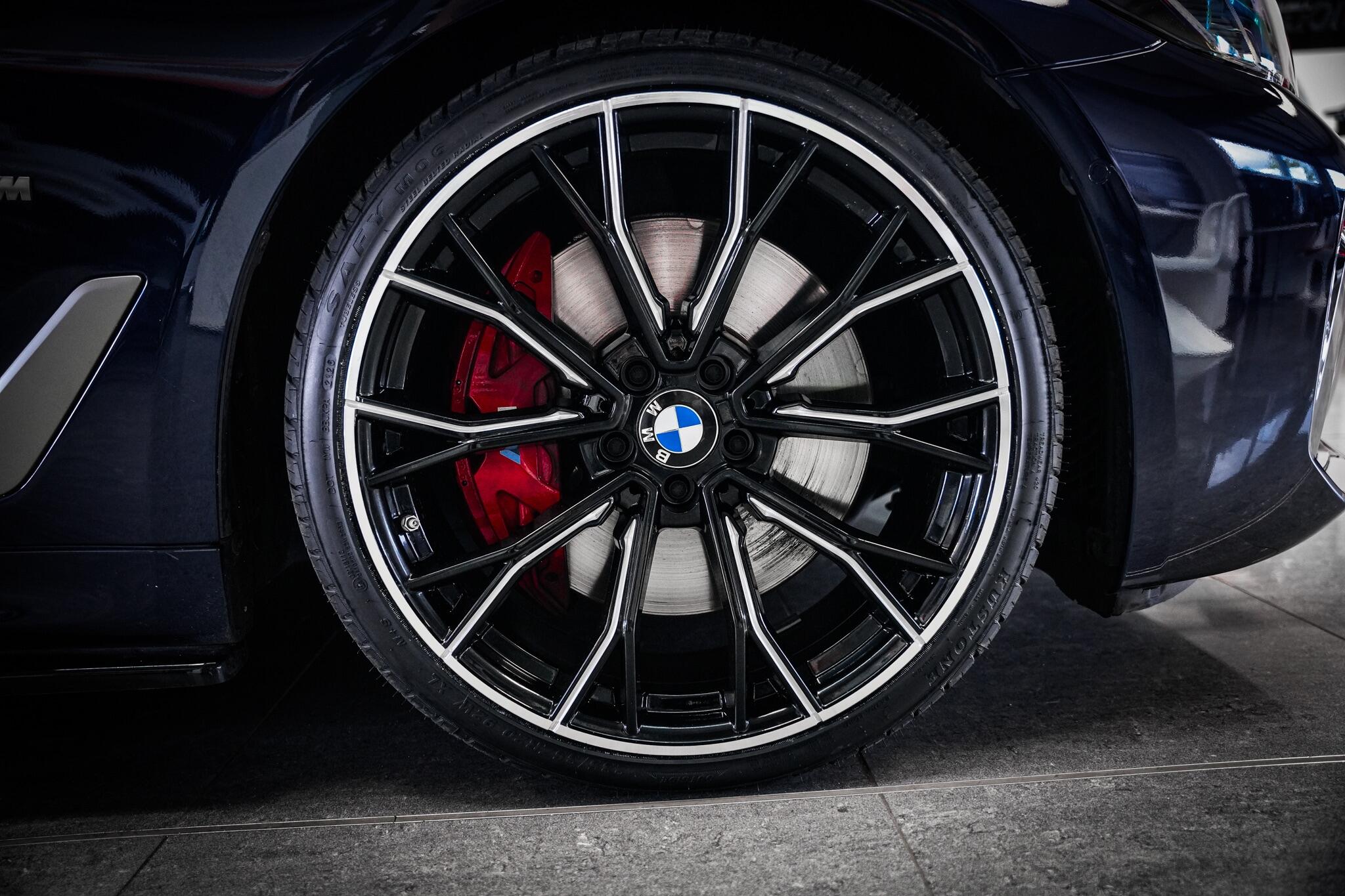 BMW 5 Series view 27