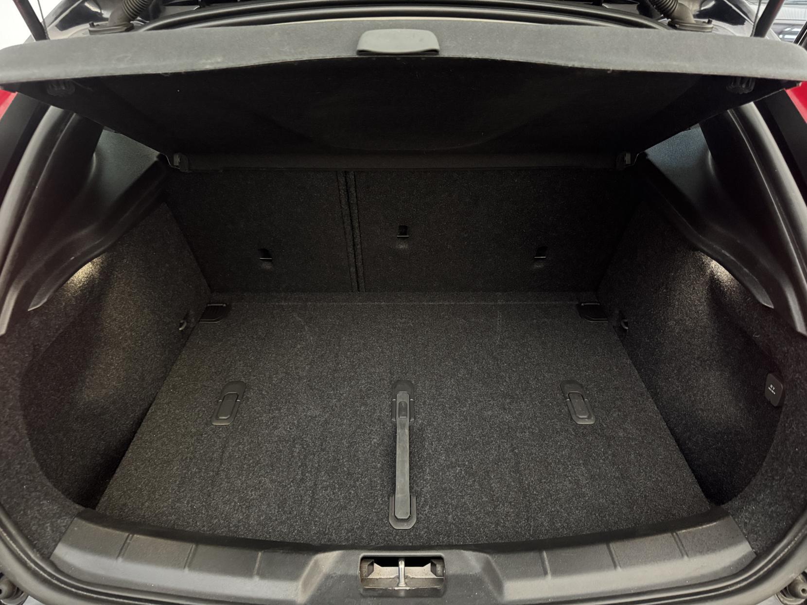 Volvo V40 view 77