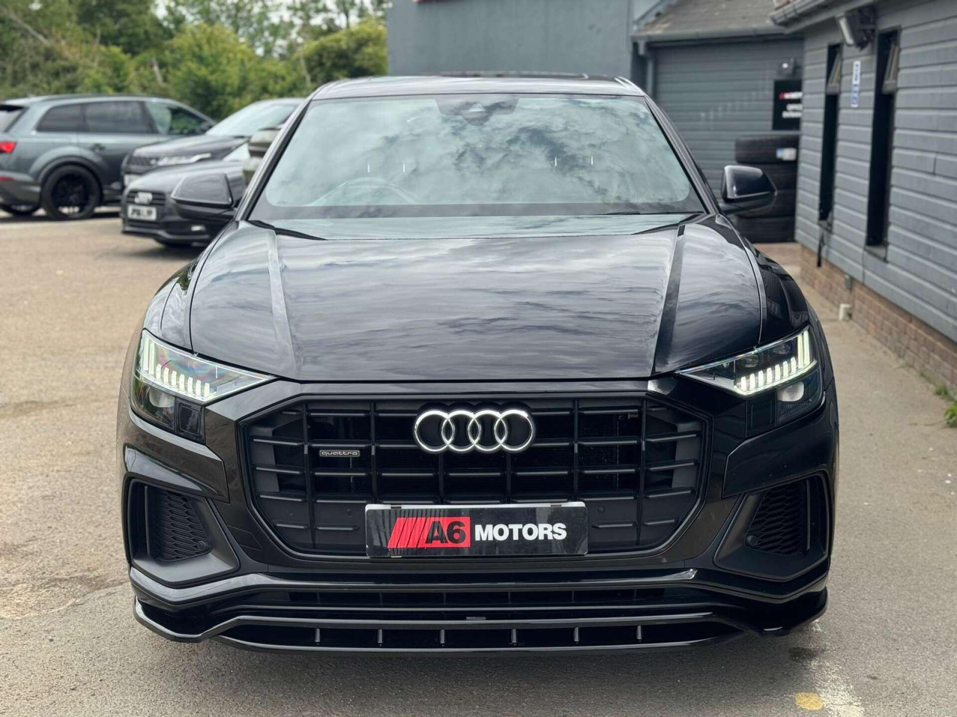 Audi Q8 view 14