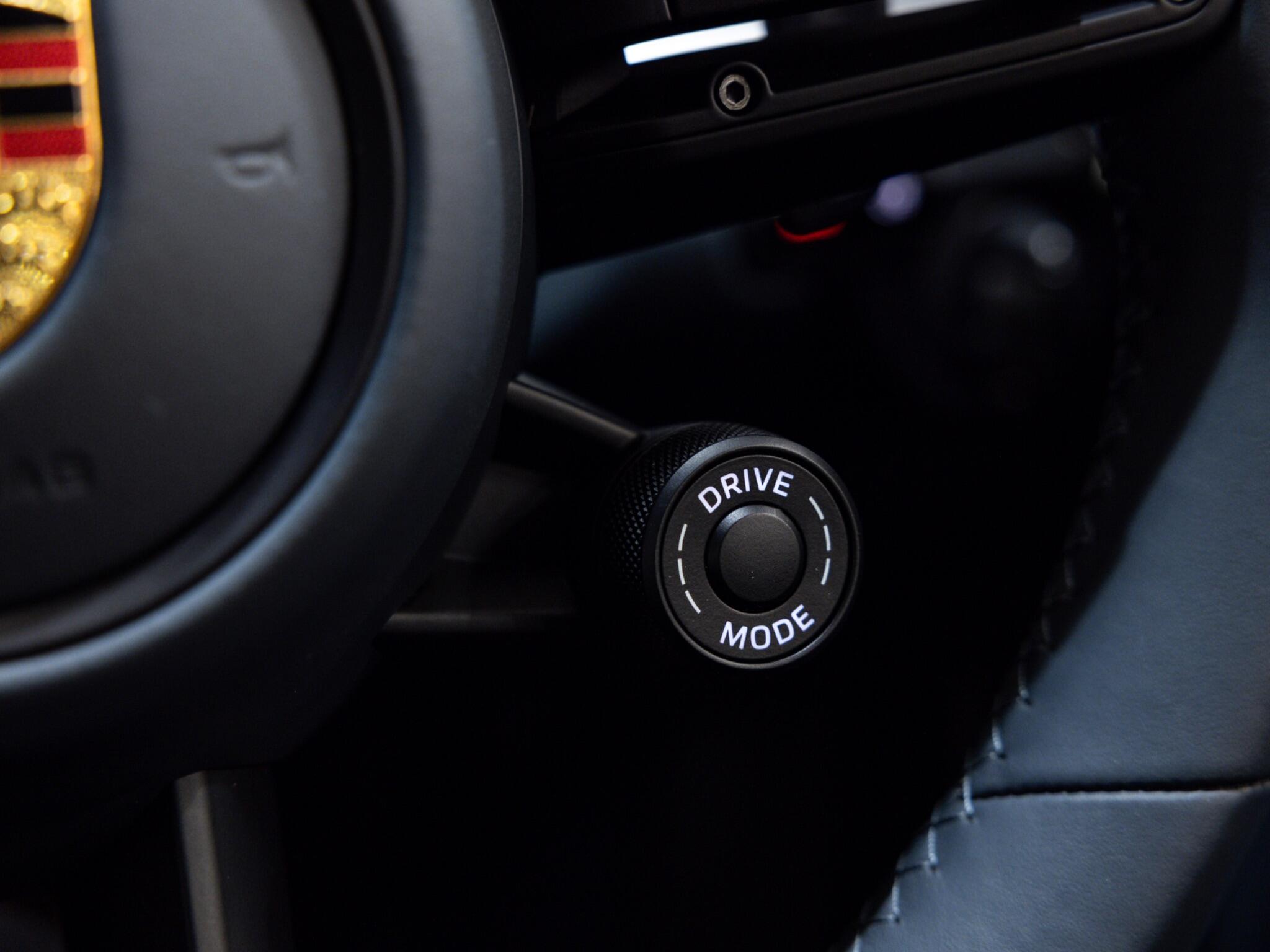 Porsche 911 view 23