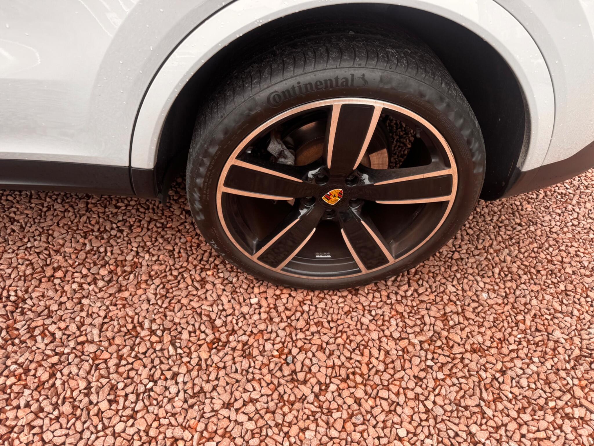 Porsche Cayenne view 41