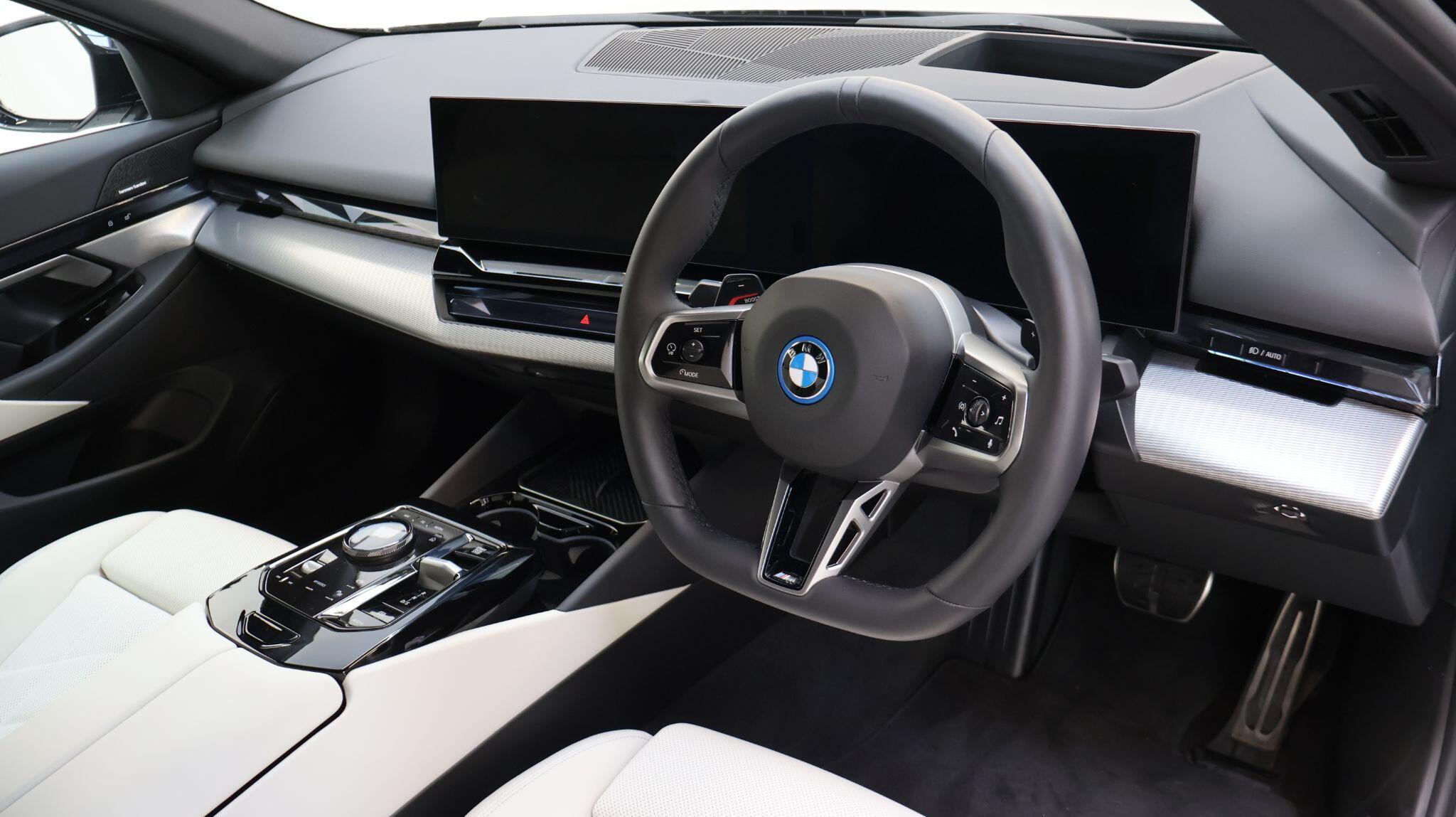 BMW 5 Series view 6