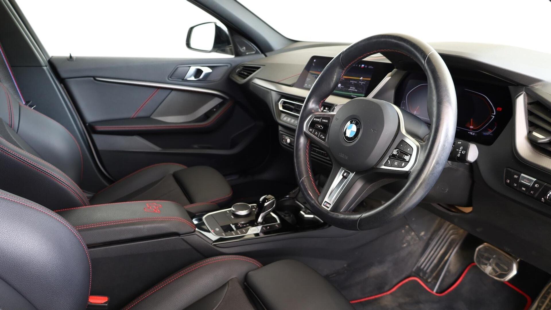BMW 1 Series view 6