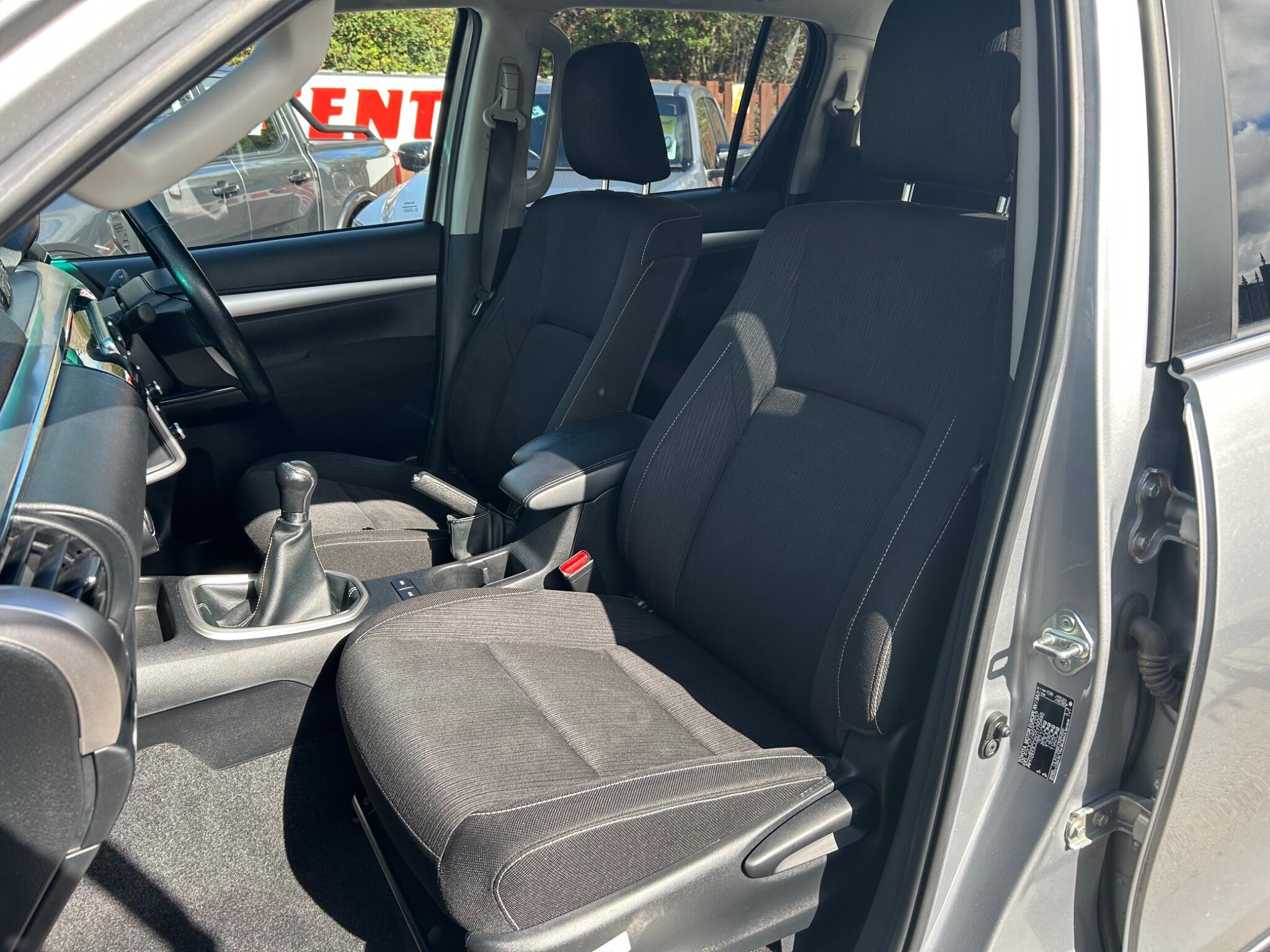 Toyota Hilux view 18
