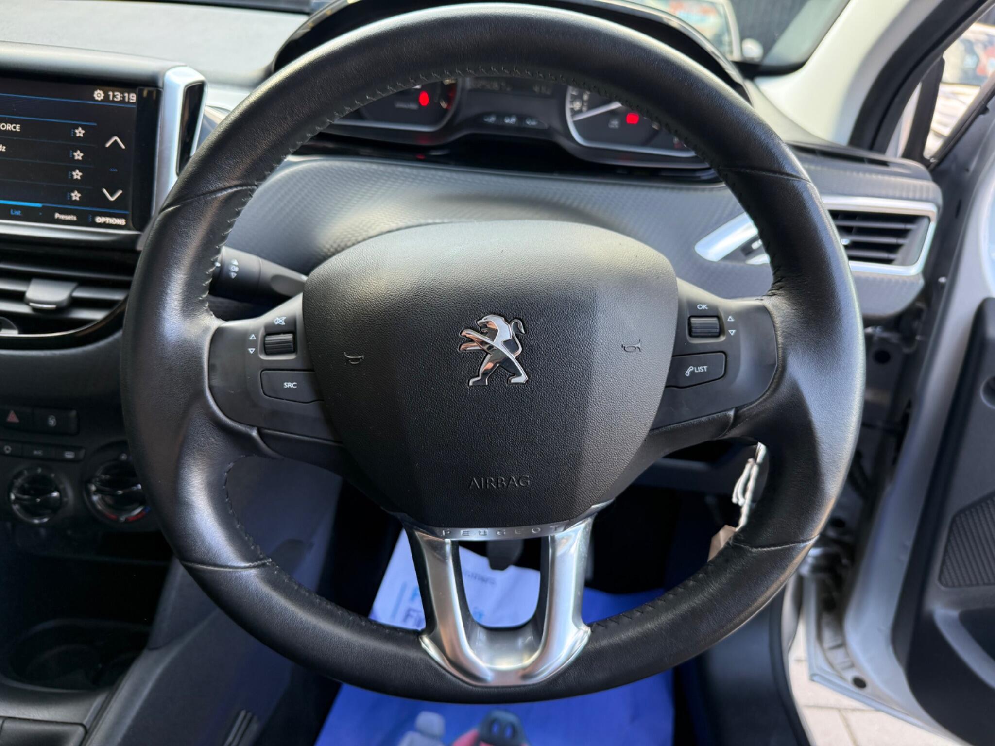 Peugeot 208 view 27