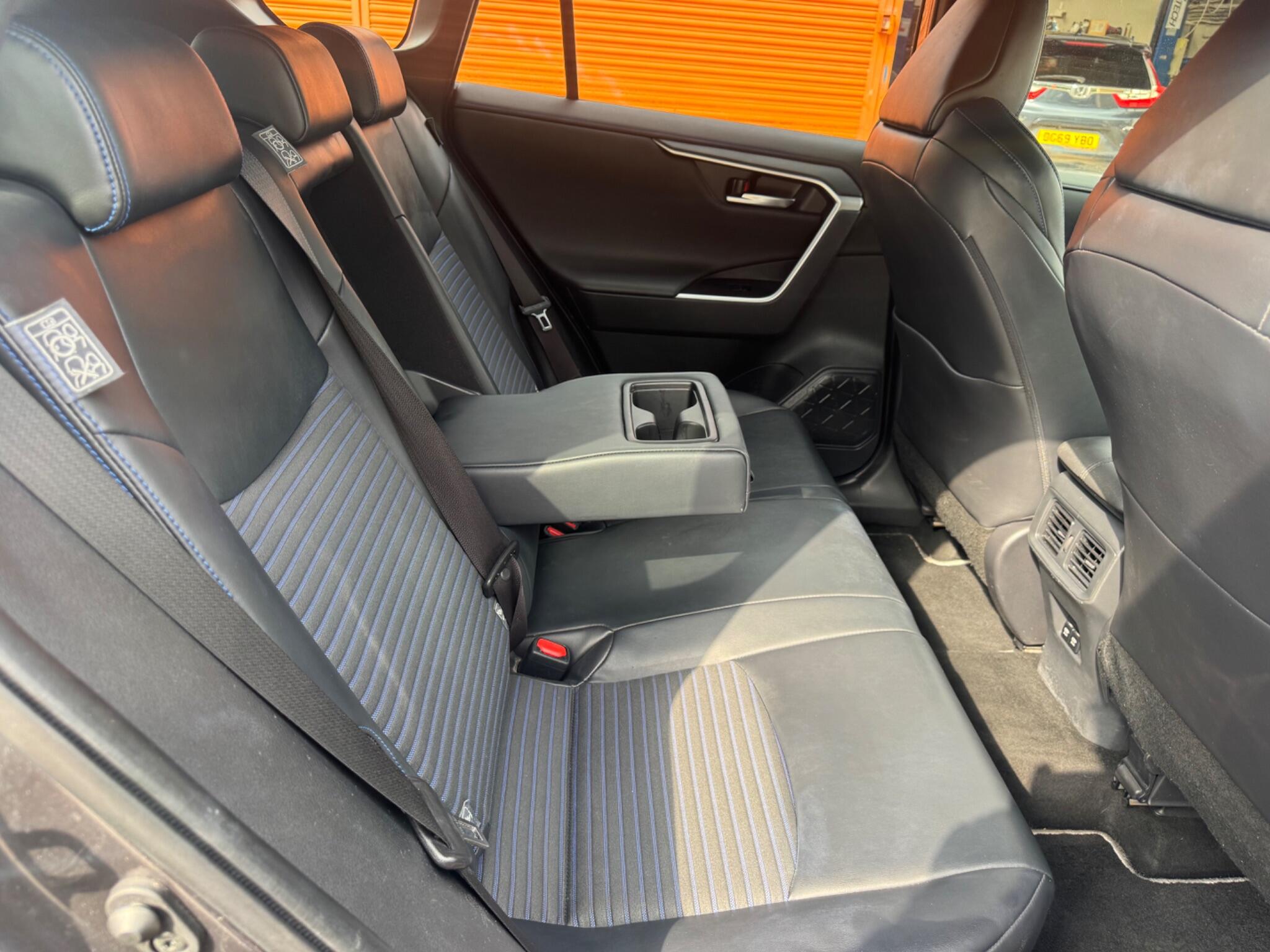 Toyota Rav4 view 11