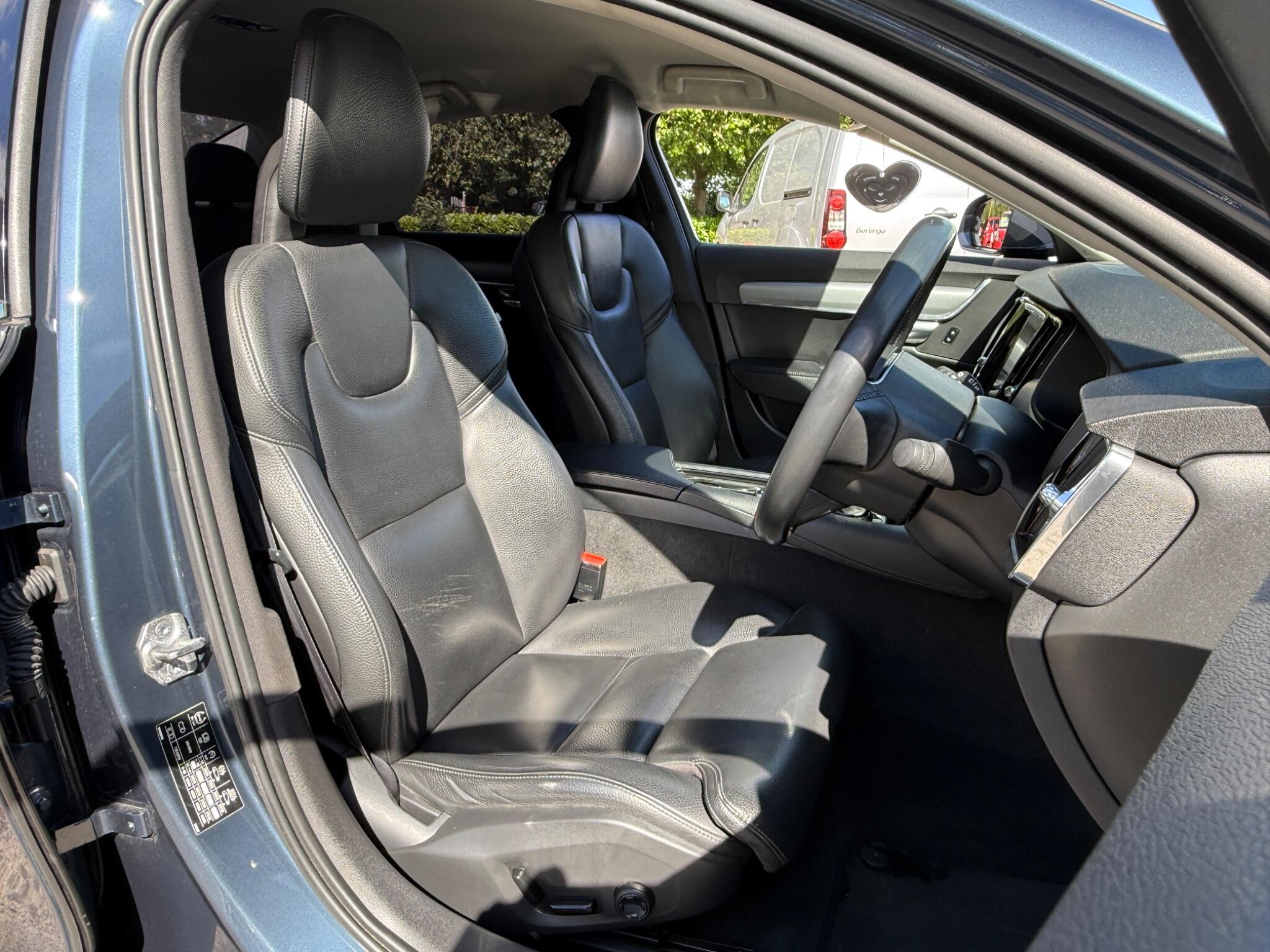 Volvo S90 - Image 36