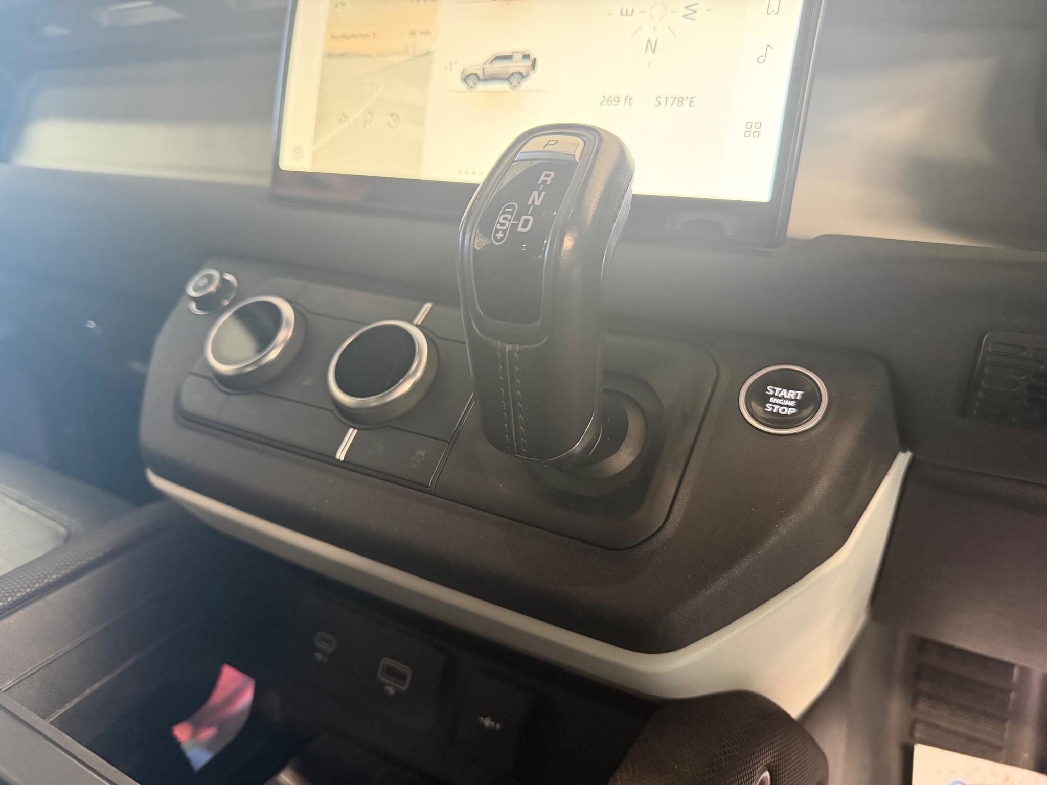 Land Rover Defender view 43