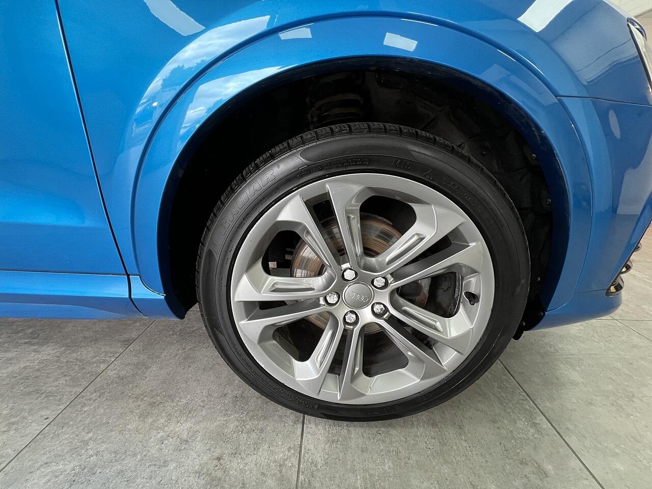 Audi Q3 view 19
