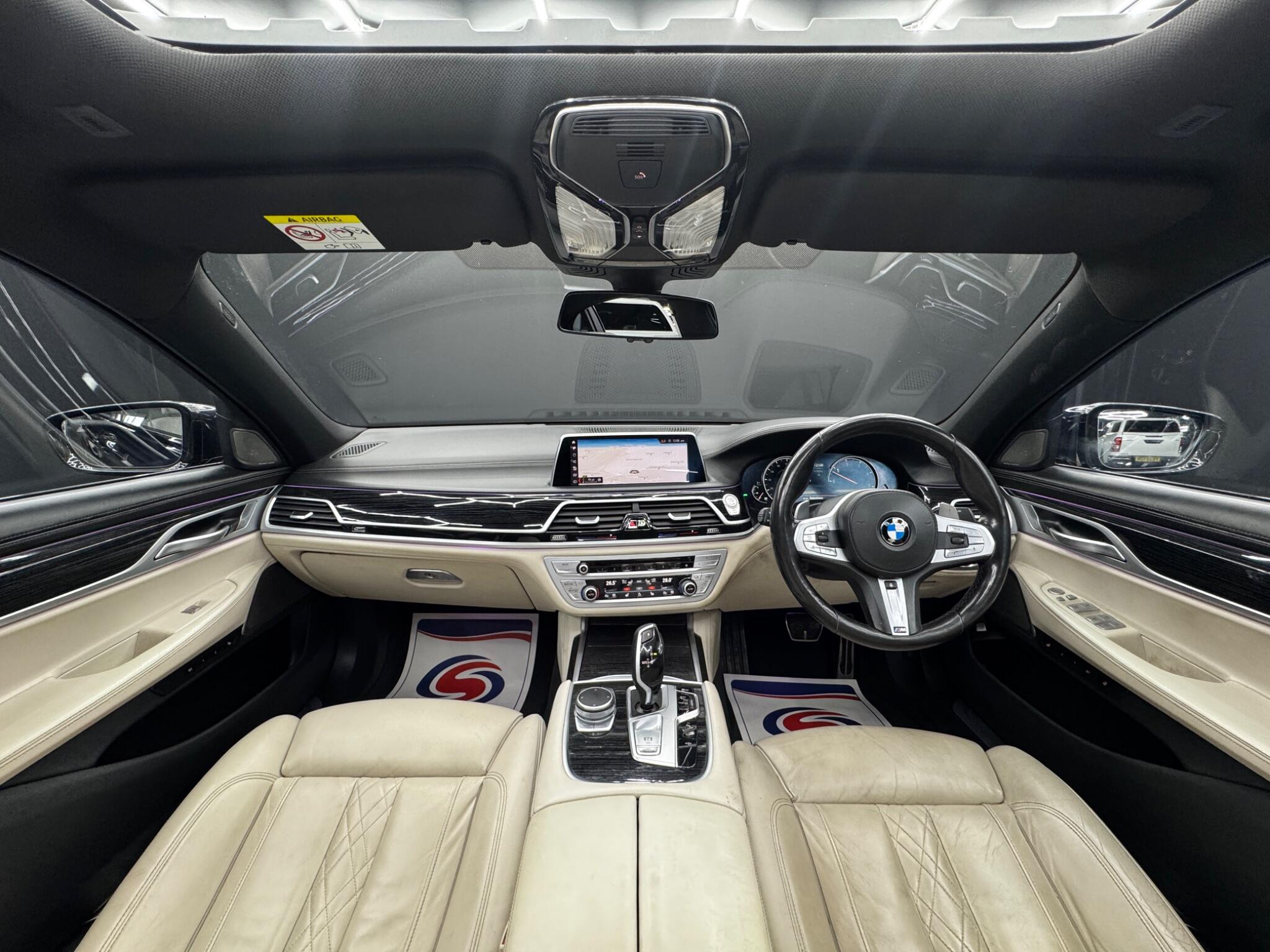 BMW 7 Series view 17
