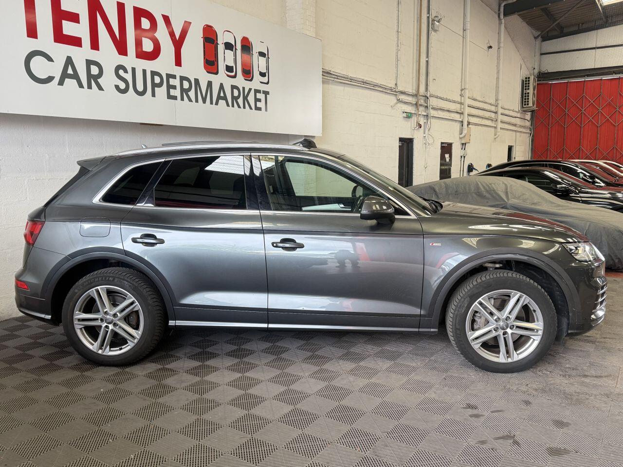 Audi Q5 view 11