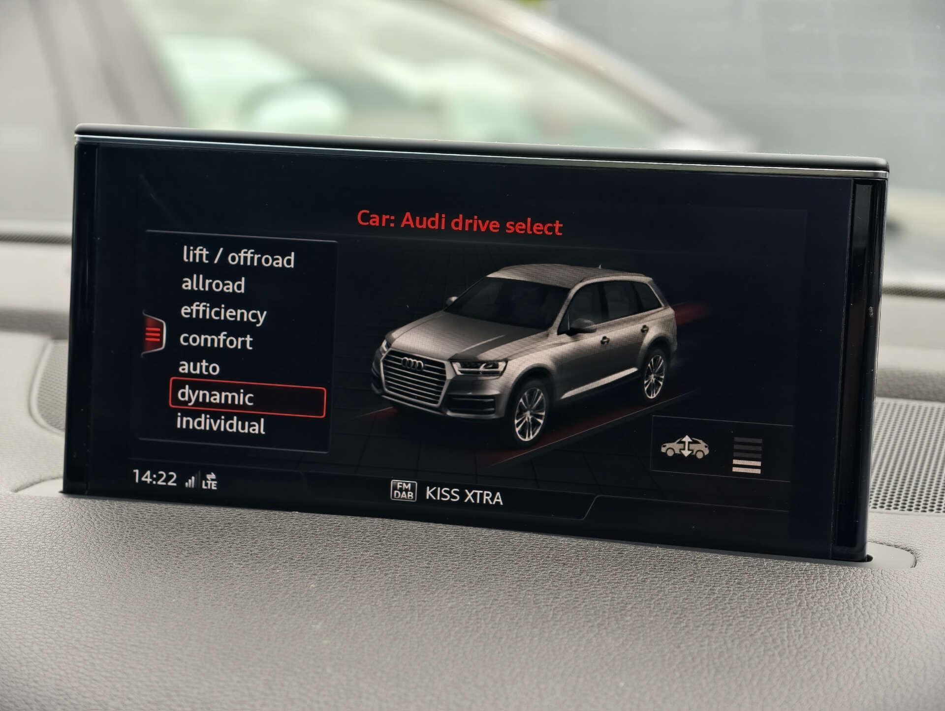 Audi Q7 view 42