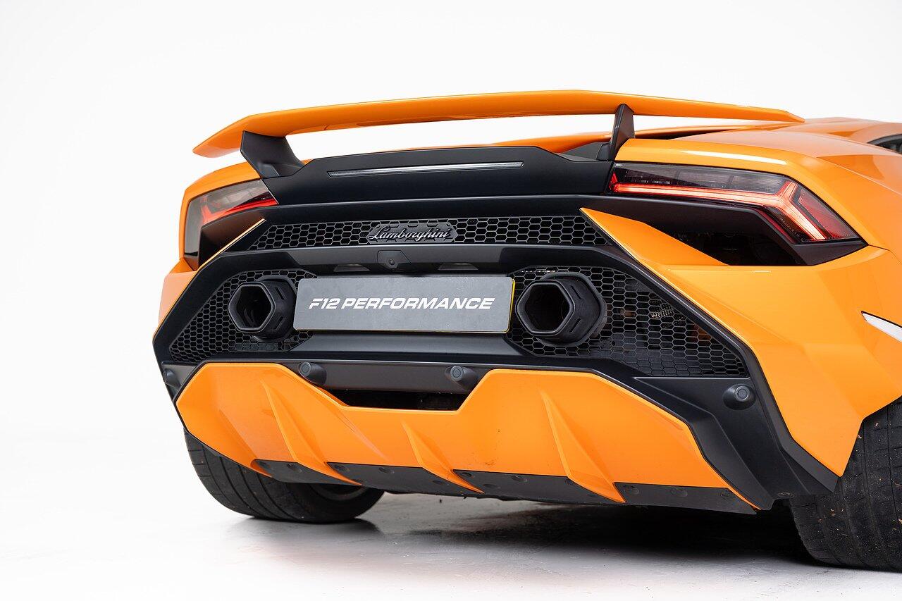 Lamborghini Huracan view 32