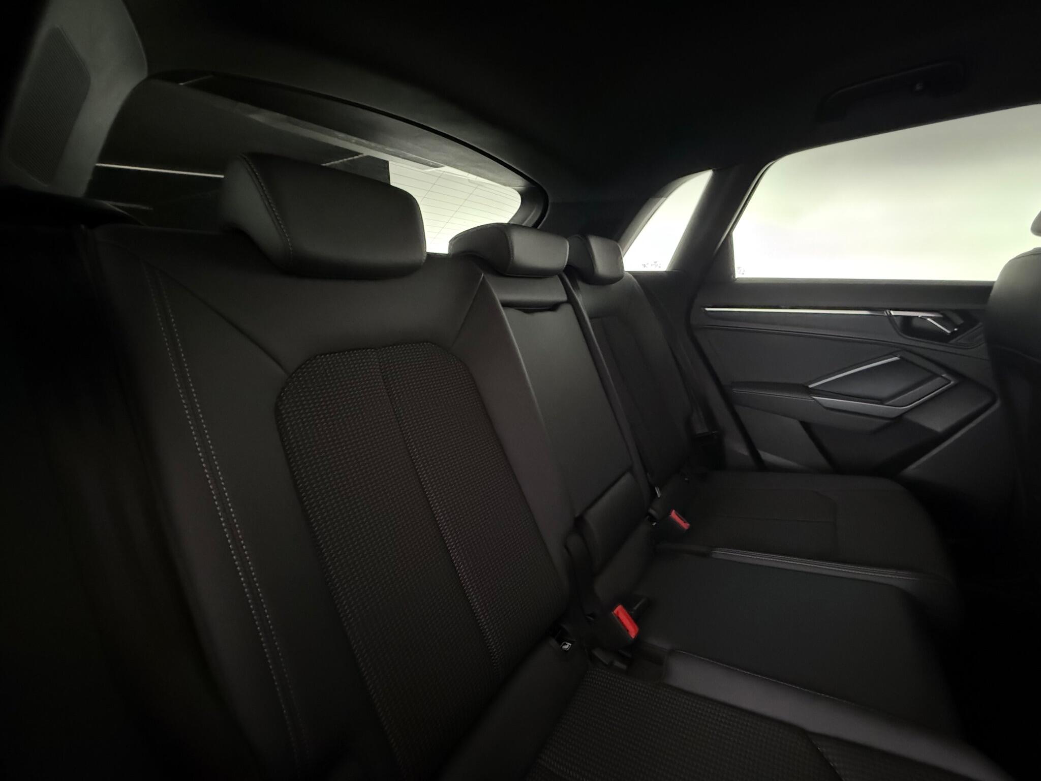Audi Q3 view 30