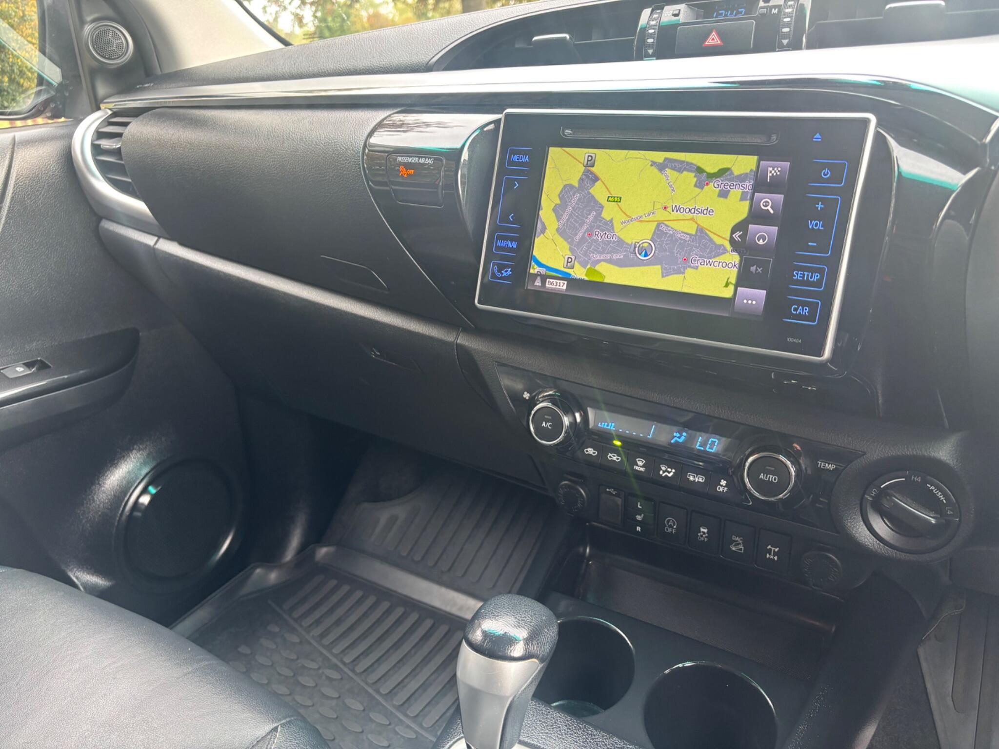Toyota Hilux view 12