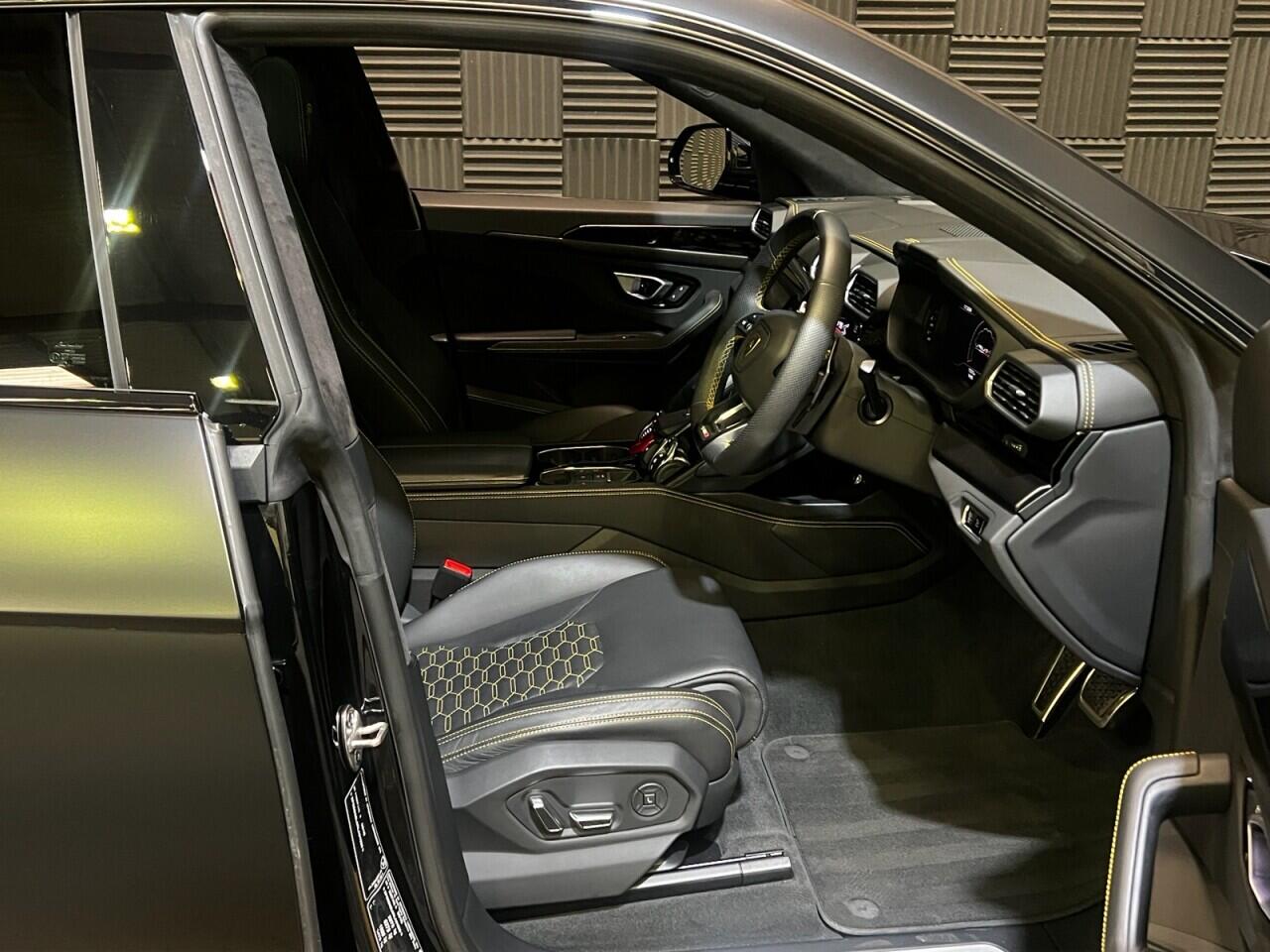 Lamborghini Urus view 15