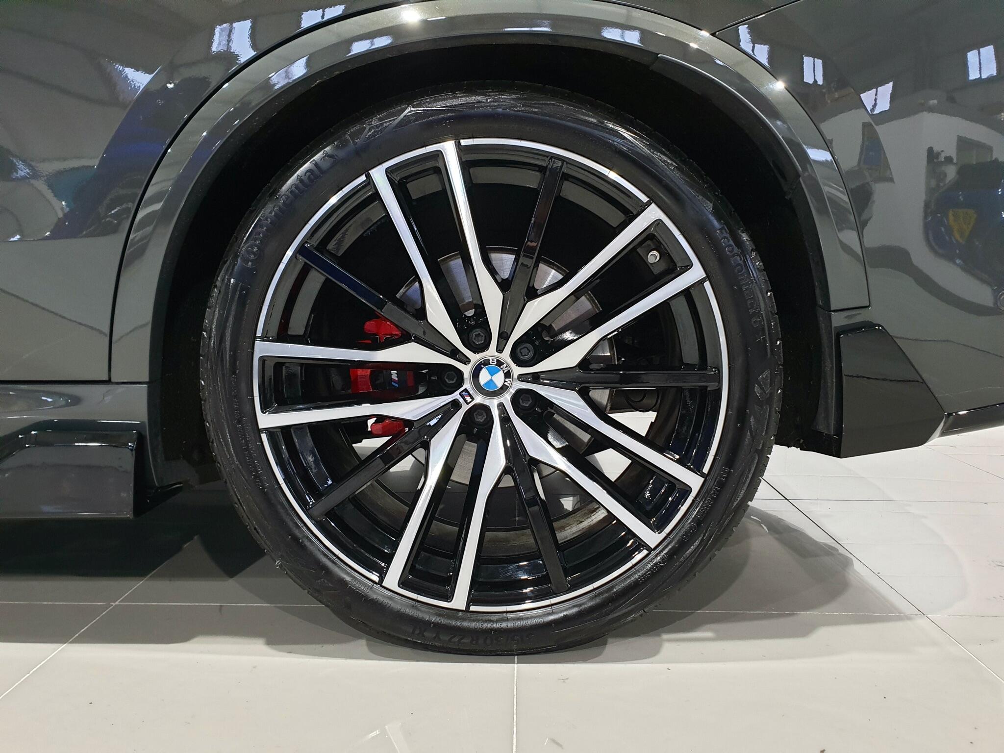 BMW X5 view 40
