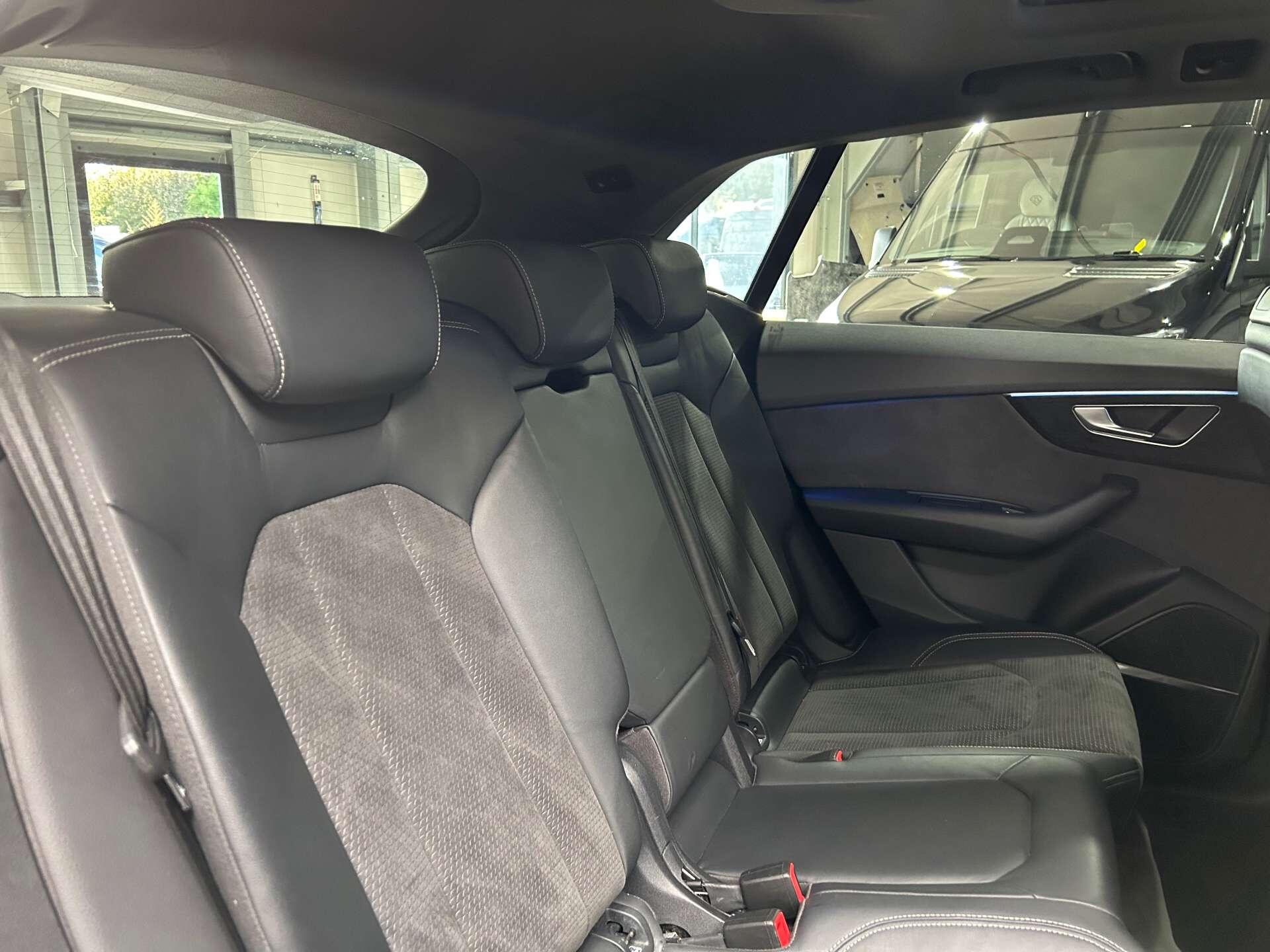 Audi Q8 view 25