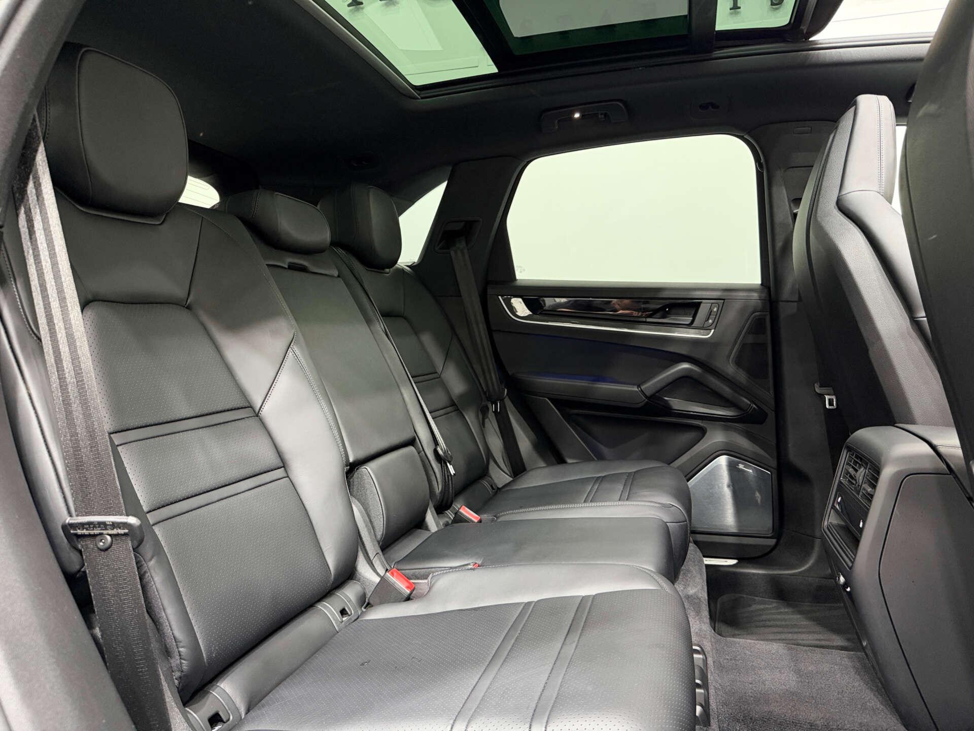 Porsche Cayenne view 12