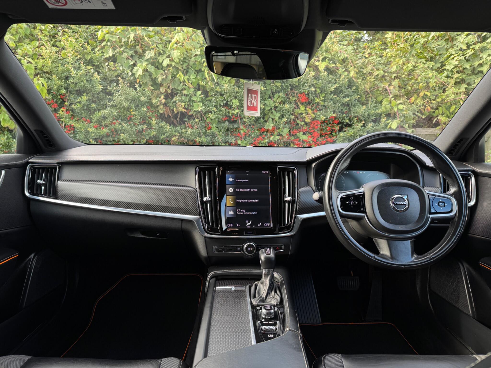 Volvo V90 Cross Country view 13