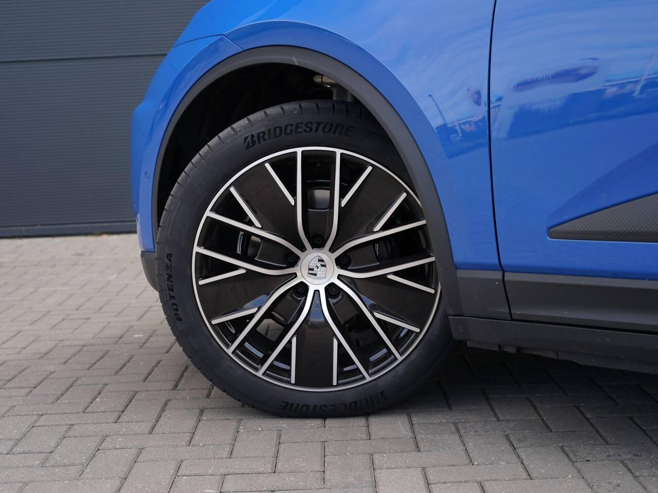 Porsche Macan view 49