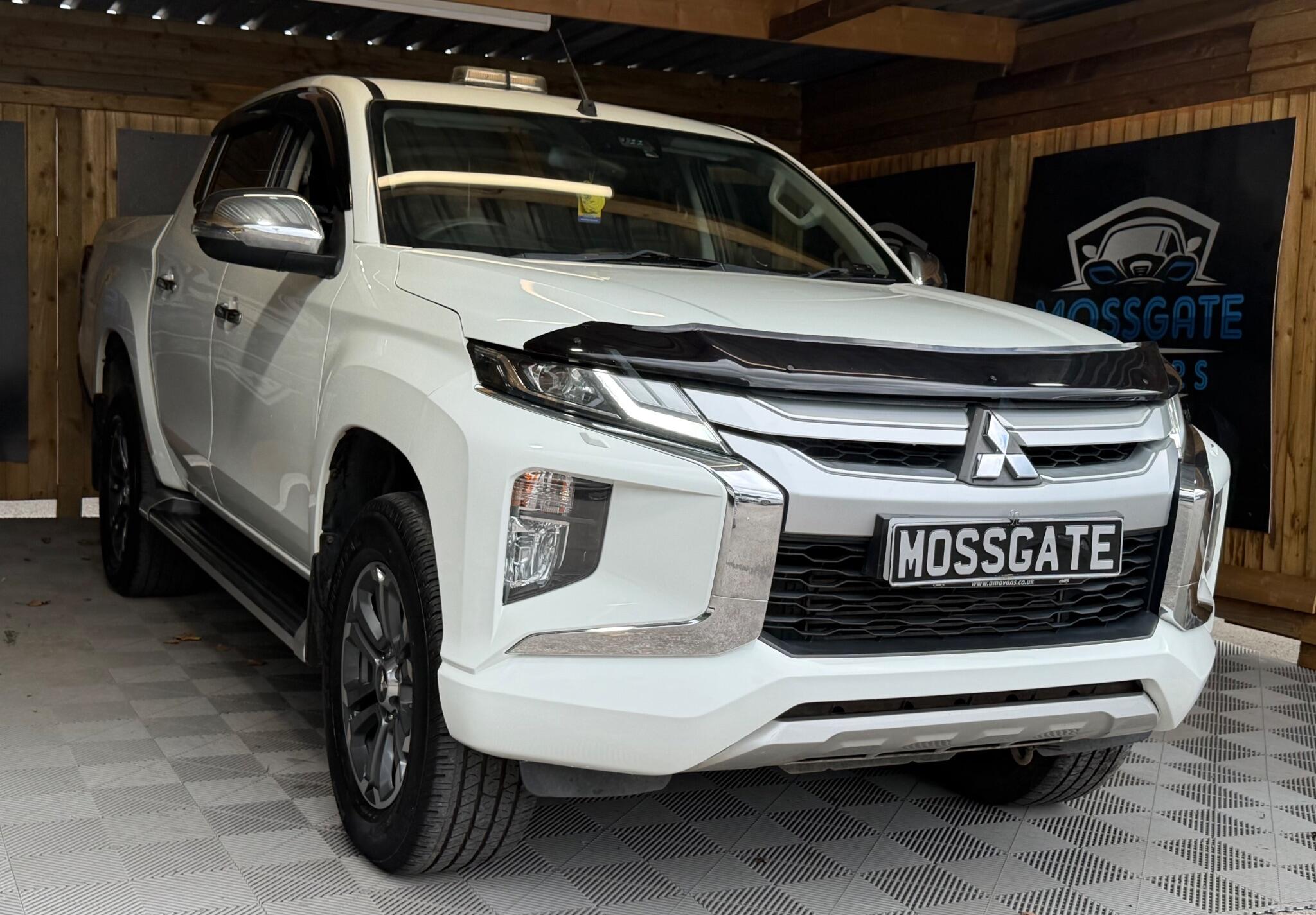 Mitsubishi L200 view 3