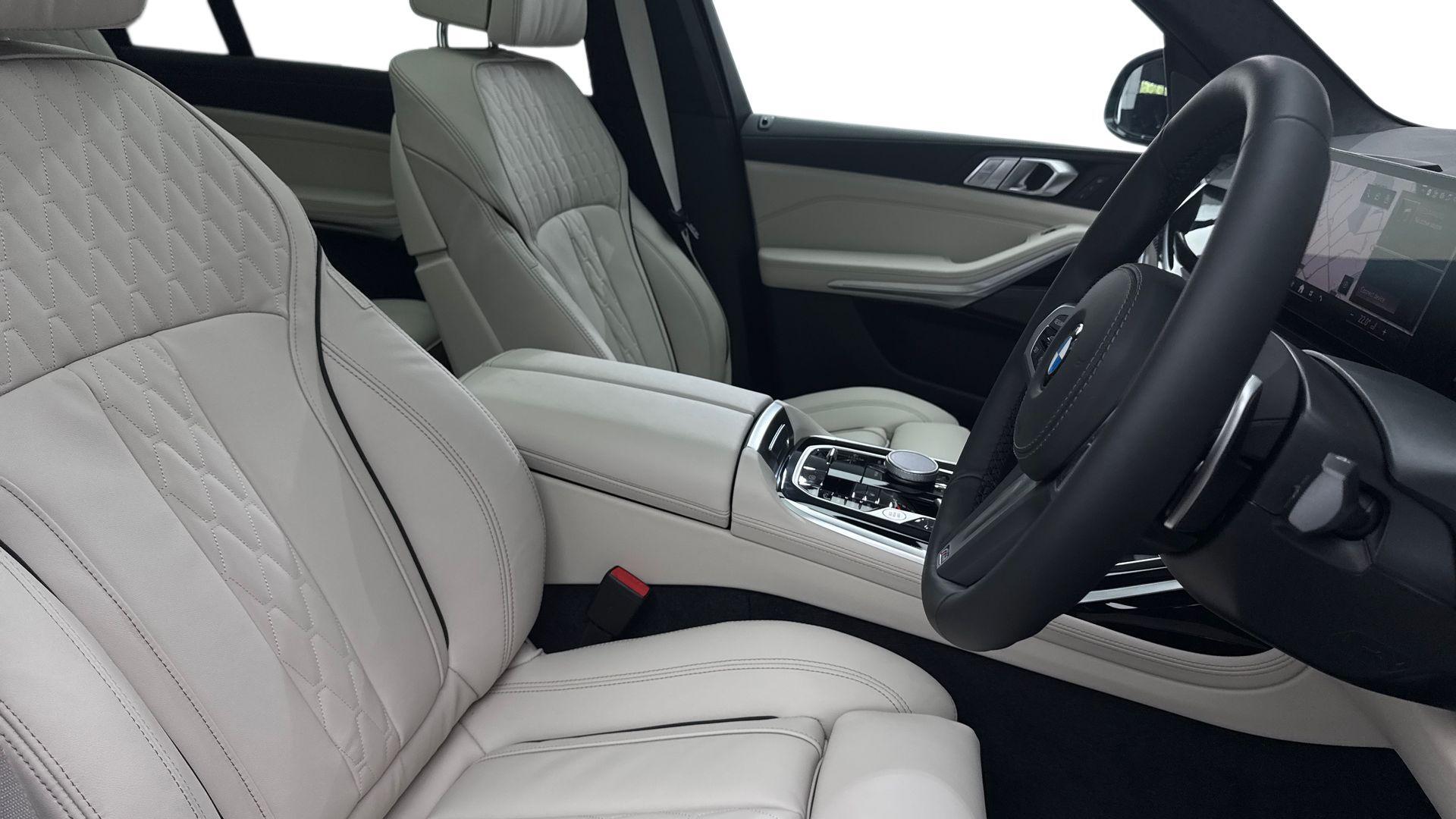 BMW X7 view 19