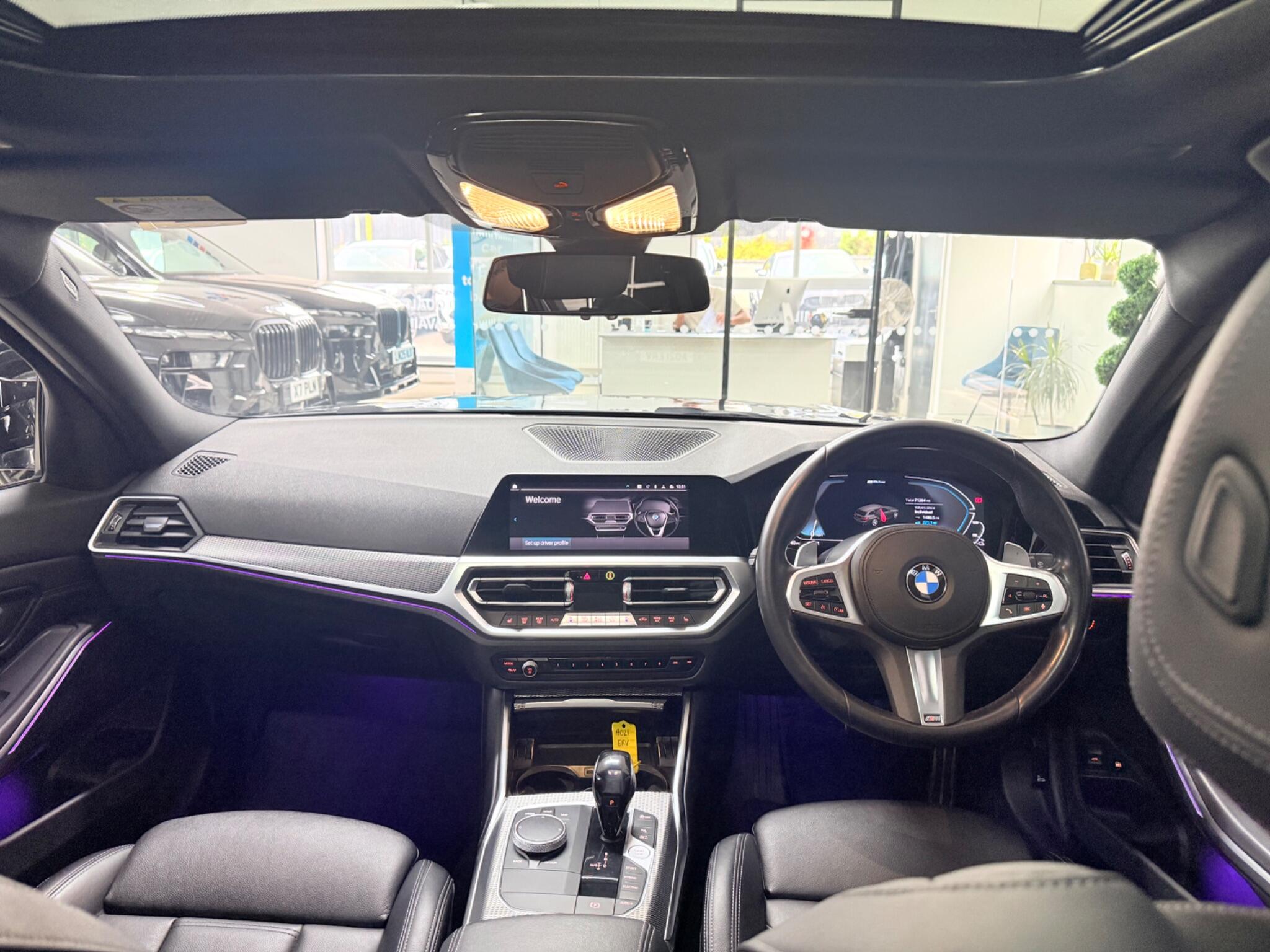 BMW 3 Series view 22