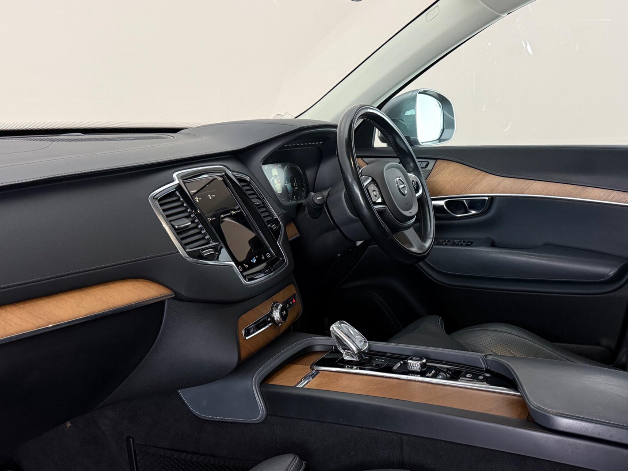 Volvo XC90 view 4