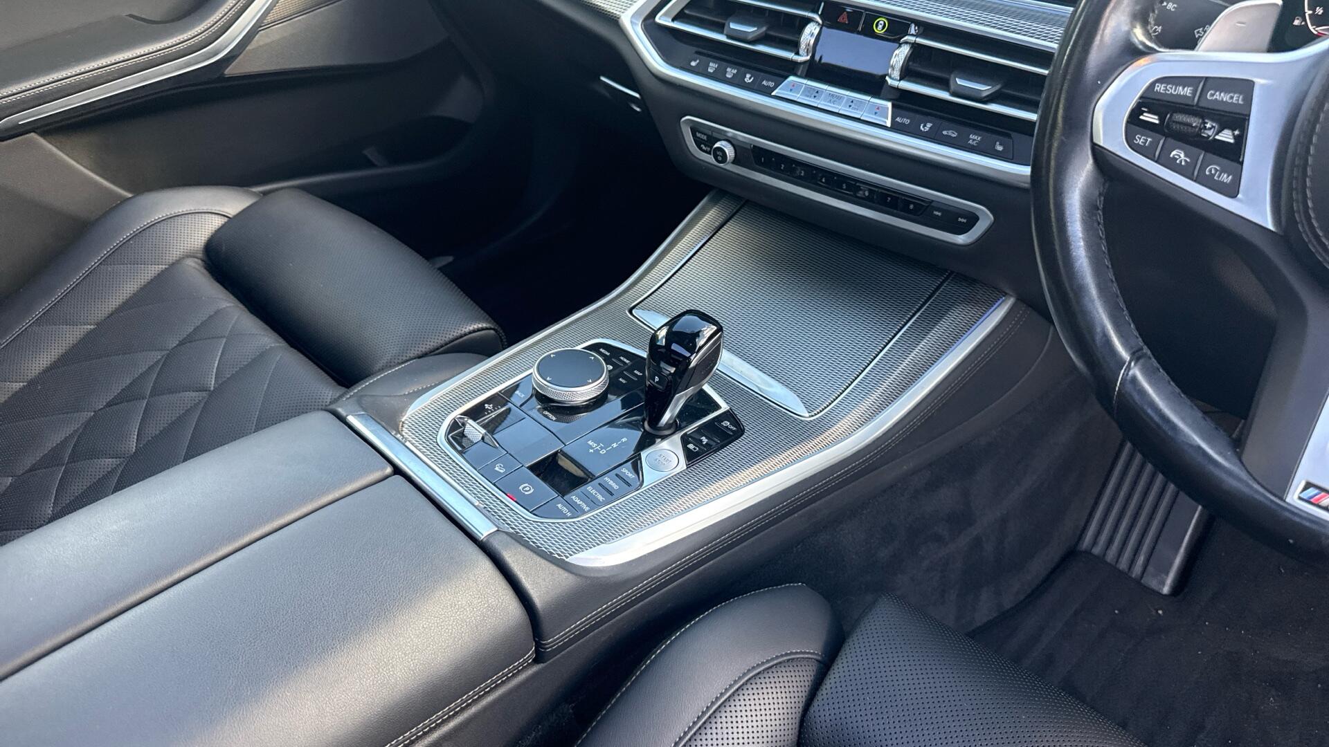 BMW X5 view 10
