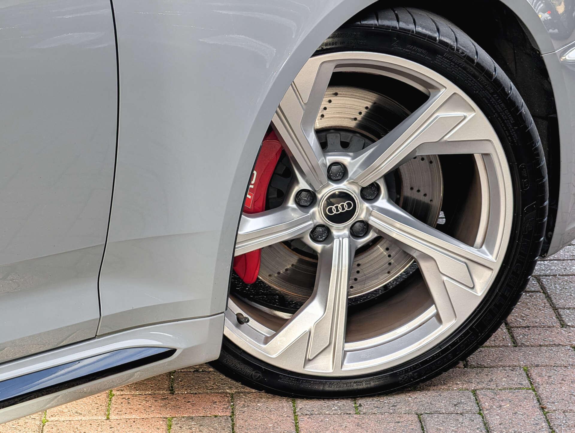 Audi RS4 view 20