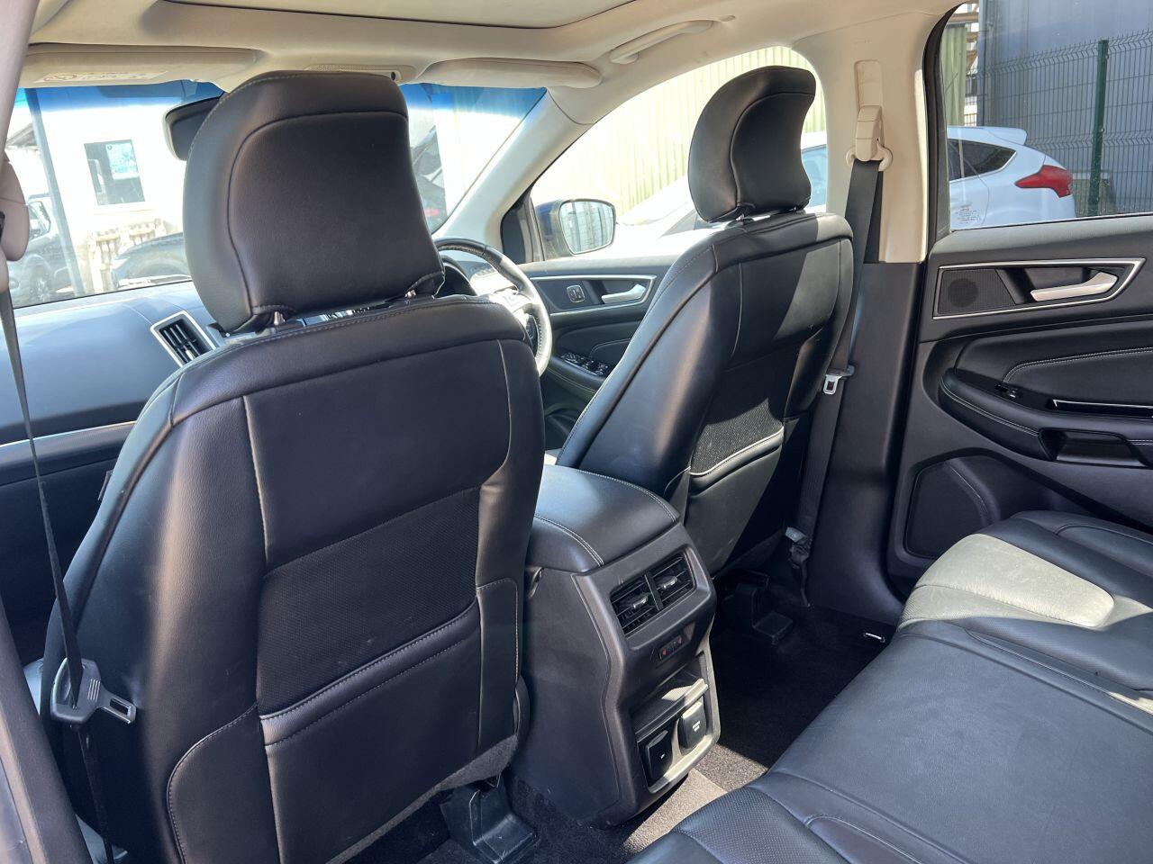 Ford Edge view 33