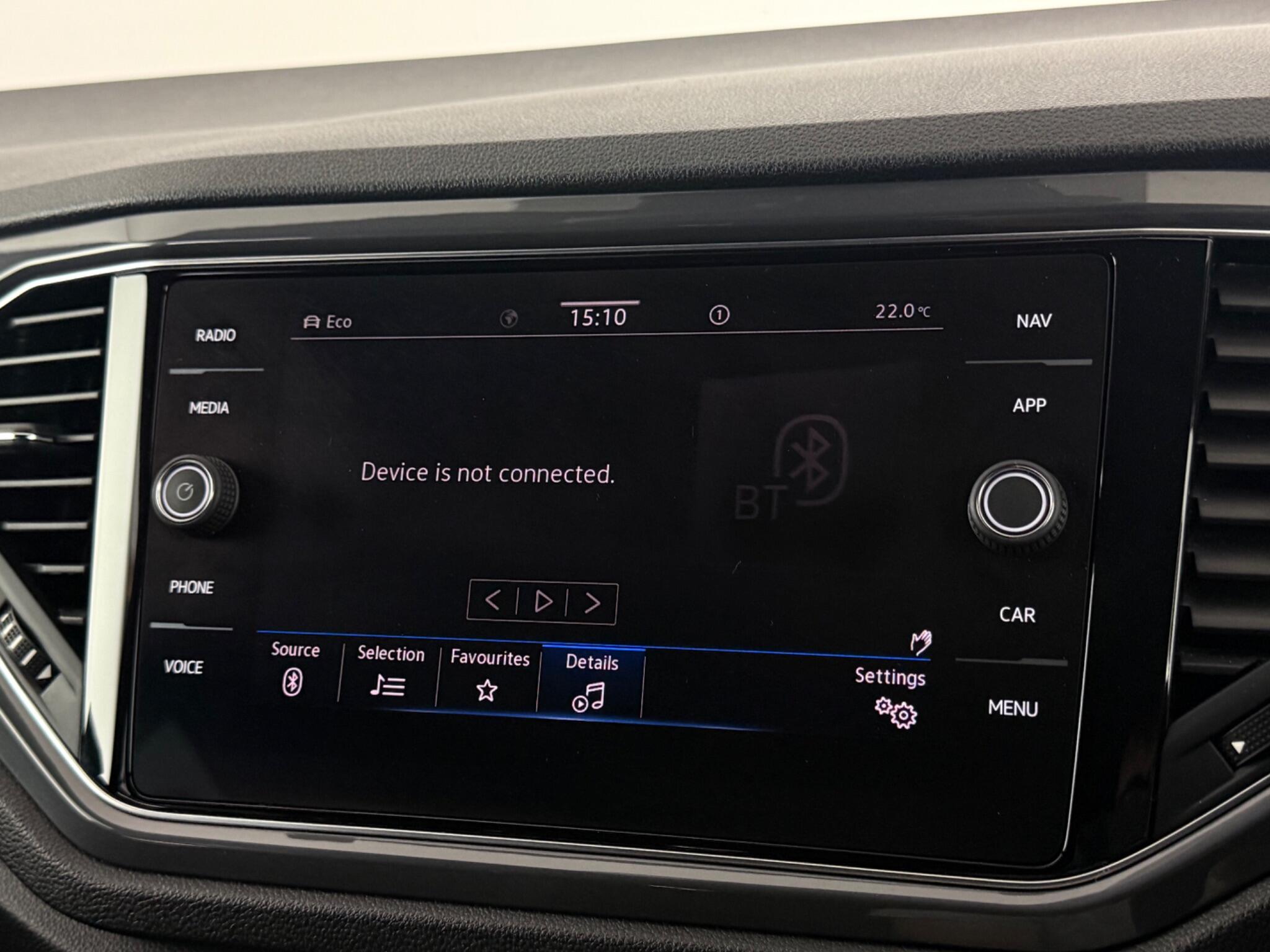 Volkswagen T-Roc view 20