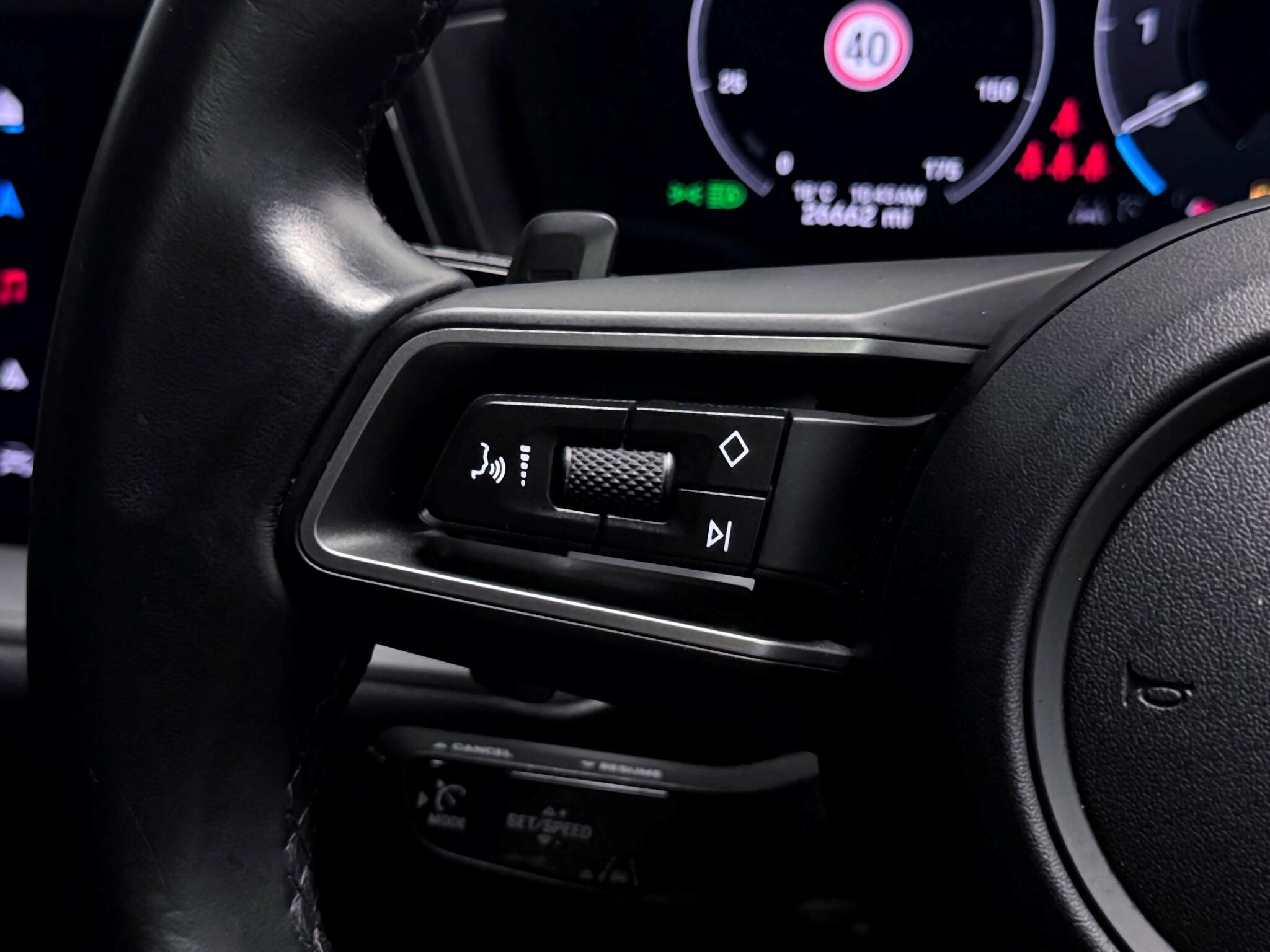 Porsche Cayenne view 35