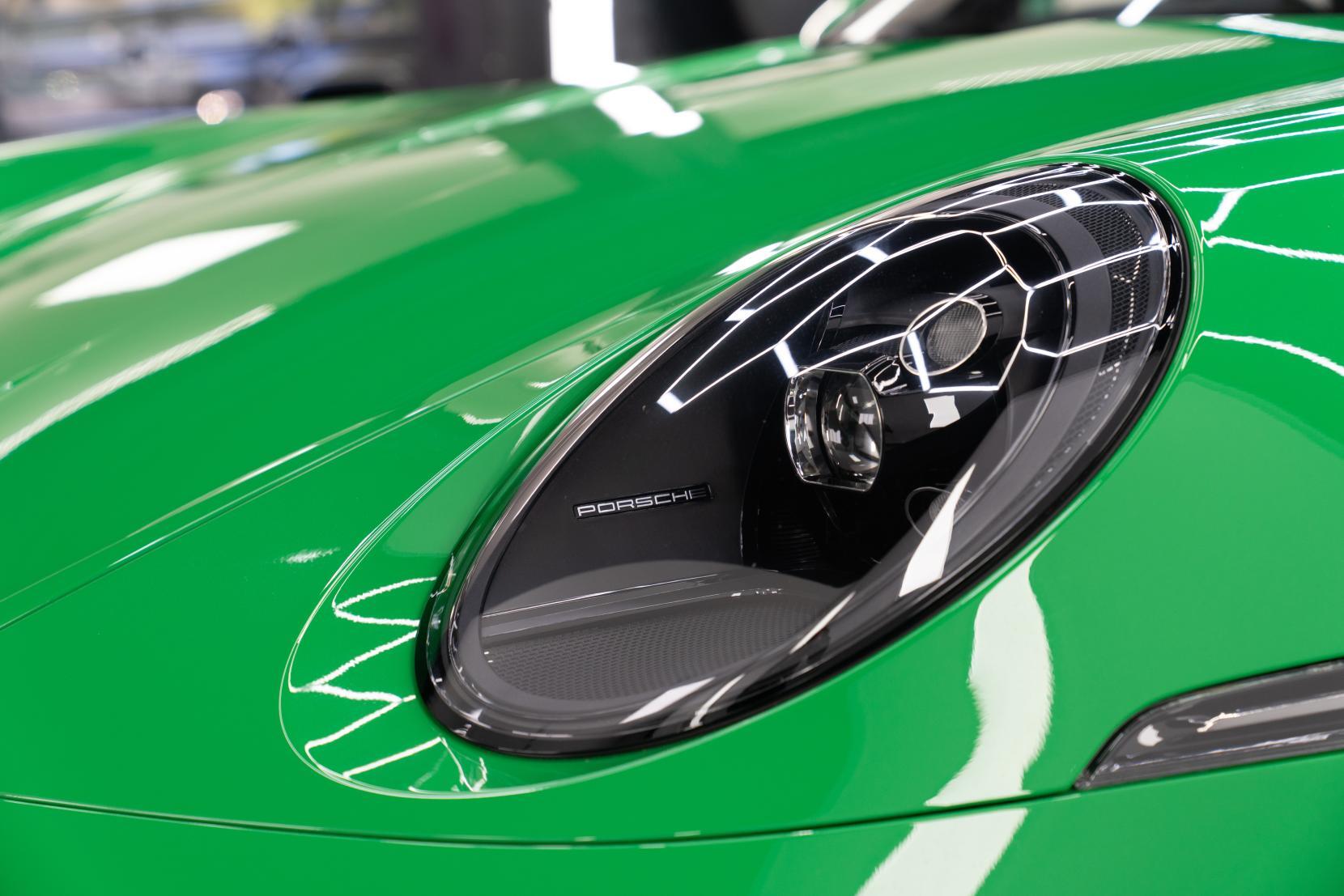Porsche 911 view 30