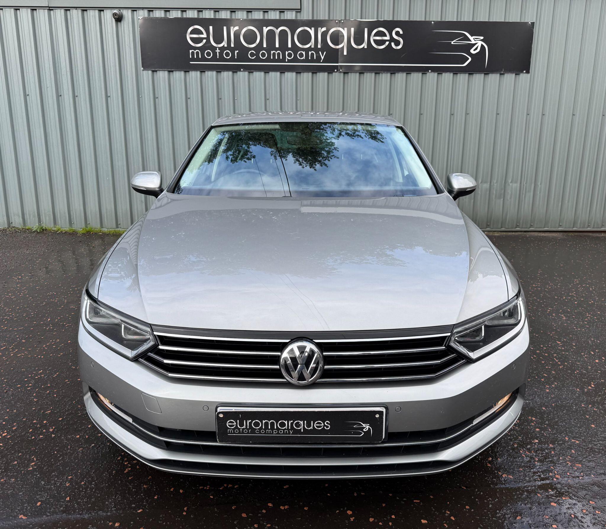 Volkswagen Passat view 11